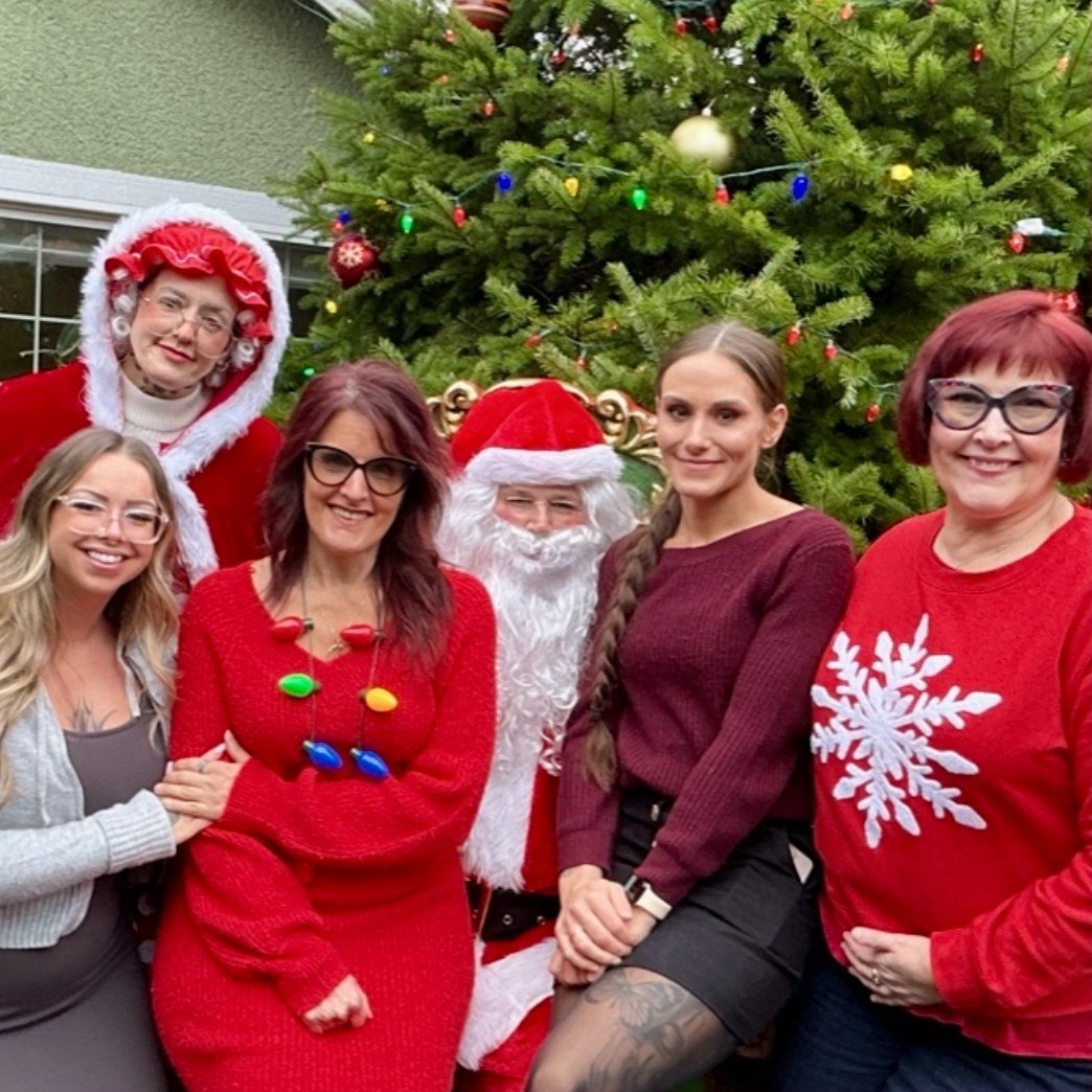 Thank you to everyone who came to our Westminster House Christmas Open House this last weekend! 🎄🎁💞 We had such a wonderful time celebrating the season with all of you. Your presence made the day so special and memorable. A special shout out to the New Westminster Firefighters for their support & helping us put the star on the tree! We wish you all a very happy holiday season!
#WestminsterHouse #ChristmasOpenHouse #womendorecover