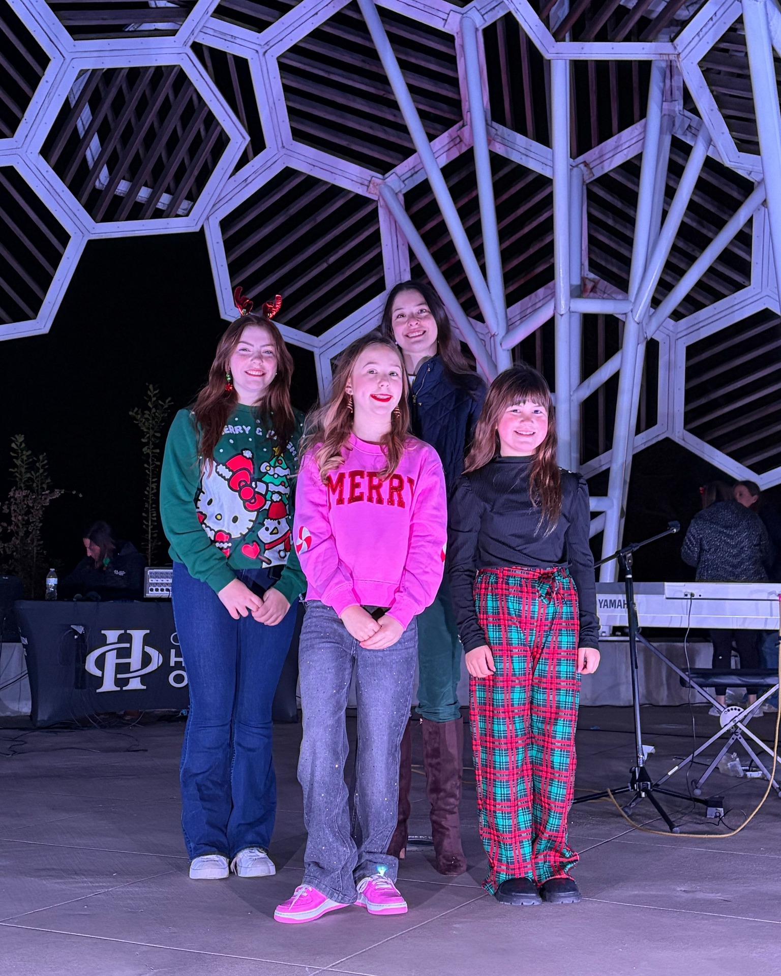 Proof our performers sleigh every season 🎄✨
From the stage to the tree lighting, these moments = pure holiday magic 🫶🎶
Thank you for having us @city_of_hudson_oaks
#WeatherfordMoms #MusicLessonsTexas #benbrookmoms #MusicInstructor #fortworthmom #aledofamilyfun #FortWorthKids #weatherfordfamilyfun #WeatherfordTX #hudsonoakstx