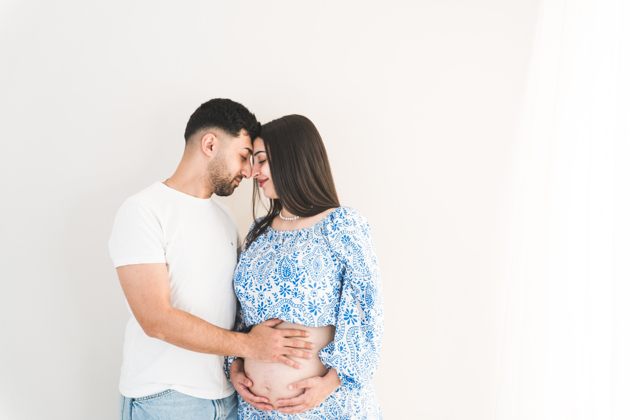 L’attesa ha una bellezza che merita di essere ricordata ✨
Ogni sorriso, ogni carezza al pancione, ogni sguardo pieno d’amore…
📸 Il servizio gravidanza racconta tutto questo, con delicatezza e verità.
Un regalo per te, per il papà e per il tuo bimbo, per sempre 💕
📍 Ci trovi in Via Stazione 4, Castelletto Sopra Ticino
(NO) – sul Lago Maggiore, facilmente raggiungibile da
Novara, Varese e Milano.
#serviziogravidanza #fotografagravidanza #dolceattesa #ricordidamore #maternityshoot #peregosilviafotografa