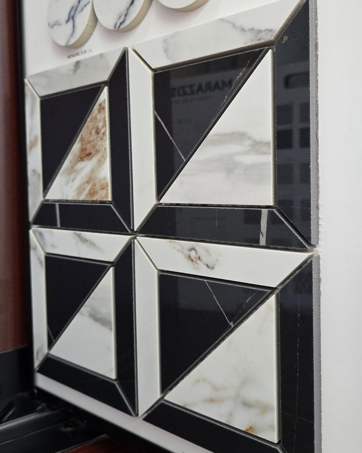 Marazzi Tile 🏠
Transform your kitchen, bathroom, or entryway with Marazzi tile—known for its design-forward styles and long-lasting durability. From sleek porcelains to bold statement pieces, Marazzi offers endless creative possibilities.
Stop into House of Decor in Rochester, Indiana to browse our tile displays and start planning your upgrade.