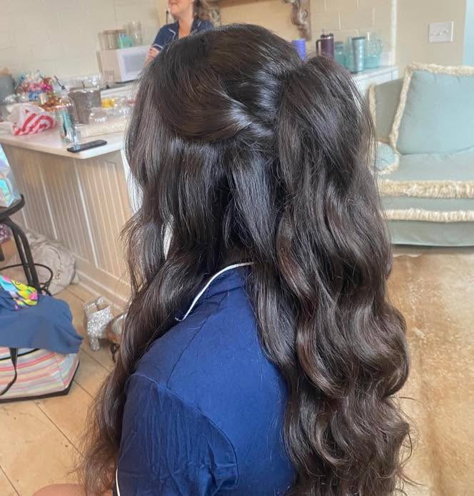 Bridesmaids ✅by @allieperkinshair #charmariesalon #ig #beauty #behindthechair #beforeandafter #balayage #reversebalayage #haircut #fashion #ig #hair #haircut #hairdo #haircolor #hairstyles #hairstylist #hairofinstagram #hairgoals #hairideas #hairoftheday #hairporn #haircare #hairfashion #balayage #blonde #blacksburghairstylist #blacksburg #k18results #crafthairdresser