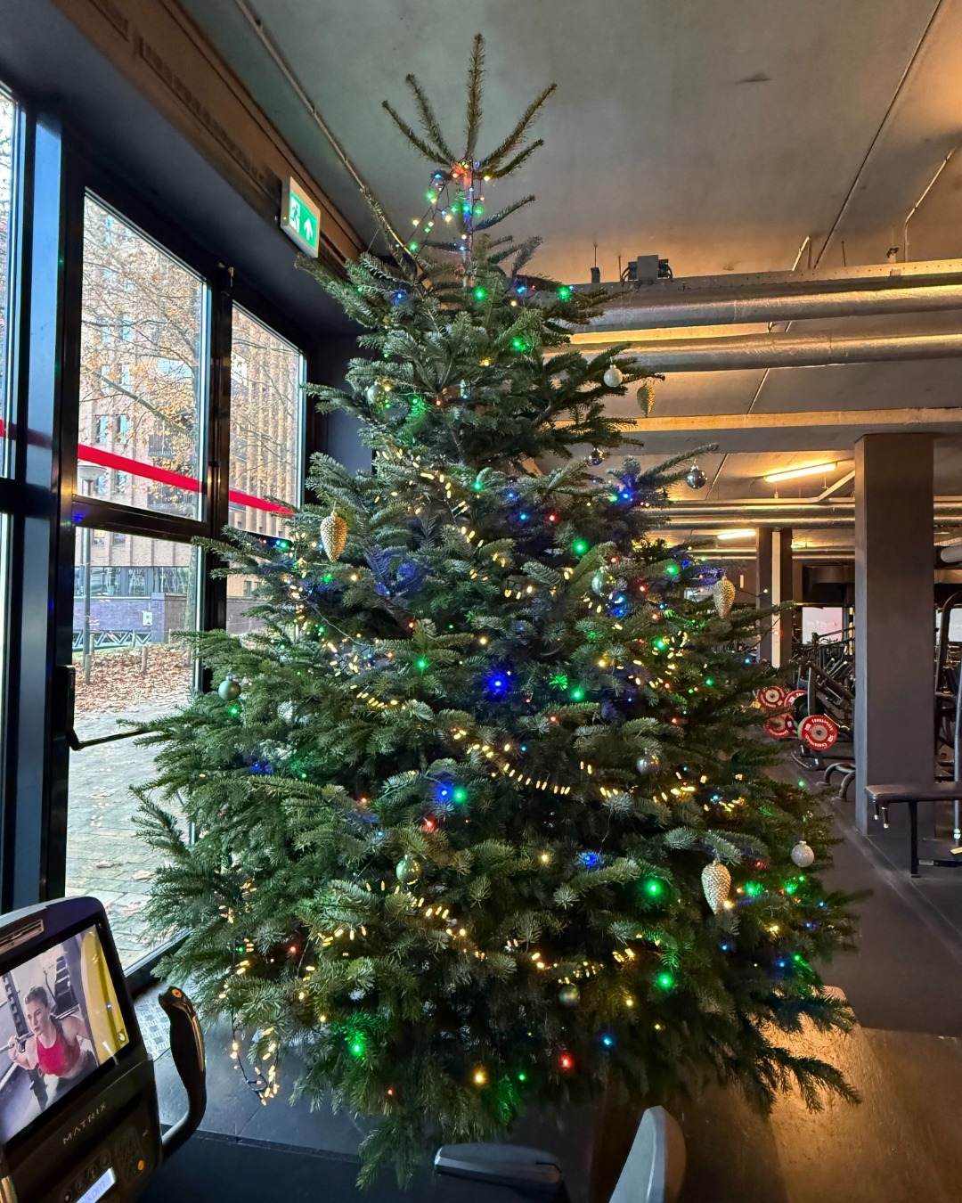 It’s the holiday season! ✨
Dit zijn onze openingstijden tijdens de feestdagen:
24 dec – Kerstavond: 07:00–15:00
25 dec – 1e Kerstdag: Gesloten
26 dec – 2e Kerstdag: 08:00–15:00
31 dec – Oudjaarsdag: 07:00–15:00
1 jan – Nieuwjaarsdag: Gesloten
Train slim, vier hard, herstel goed. 💛🎄
#lifeandkicking #communitygym #lifeandkickingcommunity #ijburg #hyrox #spinning #kerstamsterdam #gymlife