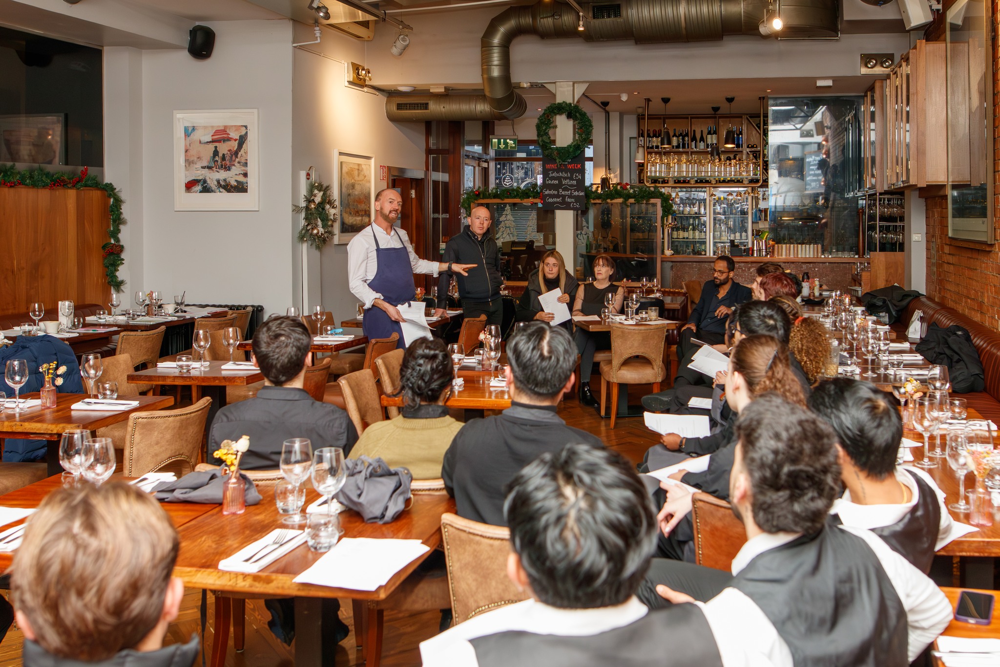 Last week, our team came together for a special briefing led by @chefdylanmcgrath. We focused on the fundamentals of great service and how to stay consistent through the busy Christmas season — from the first hello at the door to the final dish leaving the pass. Every detail counts.
Moments with the full team are rare, but they remind us why we strive to deliver the same exceptional experience all year long. Here’s to continuous improvement and to making this Christmas unforgettable for every guest who walks through our doors.✨🥂