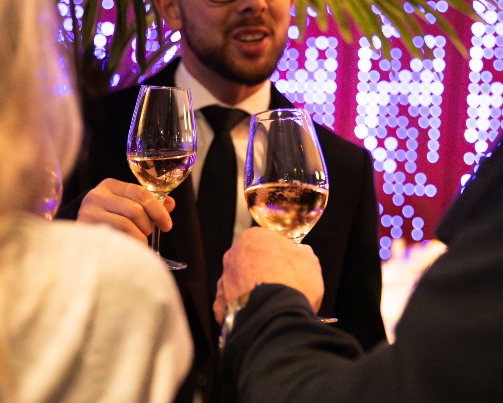 Laissez-vous emporter par la magie du temps des Fêtes chez Angela & i : une ambiance chaleureuse, des saveurs festives et des soirées inoubliables.