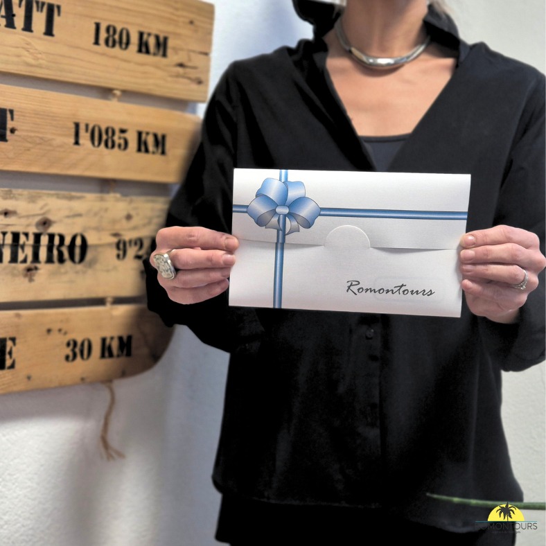 𝐄𝐭 𝐬𝐢, 𝐜𝐞𝐭𝐭𝐞 𝐚𝐧𝐧𝐞́𝐞, 𝐭𝐮 𝐨𝐟𝐟𝐫𝐚𝐢𝐬… 𝐮𝐧 𝐯𝐨𝐲𝐚𝐠𝐞 ?
À la recherche d’une idée cadeau qui fait vraiment plaisir ? Pense à nos bons cadeau ! Parfaits pour Noël, ils permettent d’offrir bien plus qu’un présent : une escapade, une découverte, un moment à vivre et à partager.
Montant libre, valable sur toutes nos destinations et toutes nos prestations : le cadeau idéal pour ceux qui rêvent d’ailleurs, que ce soit un city-trip, une plage de sable fin ou une aventure au bout du monde.
Fais briller les yeux de ceux que tu aimes.
#BonCadeau #CadeauDeNoël #IdéeCadeau #VoyageSurMesure #OffrirUnVoyage #Noël2025 #romontregion