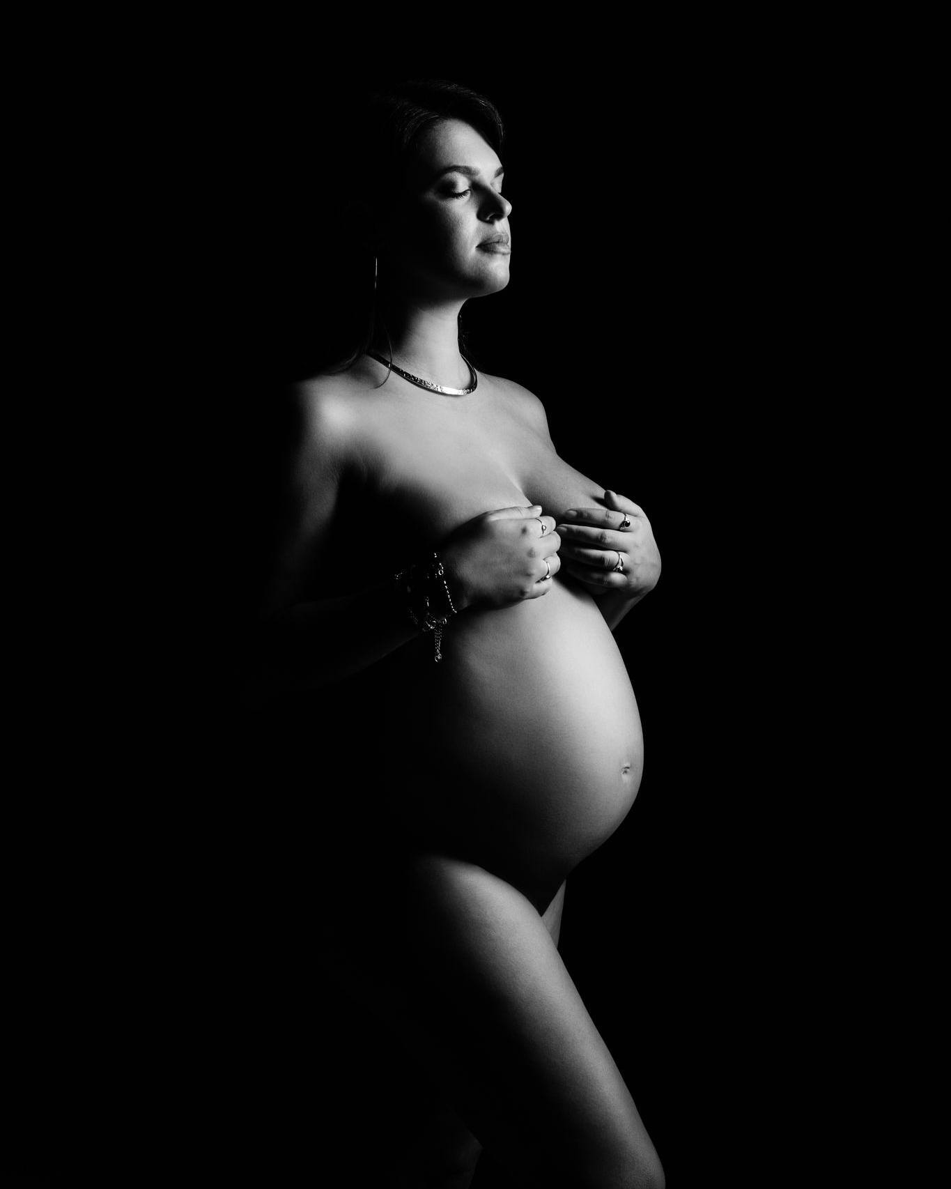 Celebrate your motherhood and its beauty. Your body transforms into a living work of art of strength, beauty, grace, and creativity, where every brushstroke of light emphasizes your wonderful curves and celebrates the new life you carry within you.
.
Contact us to customize your maternity portrait experience. We'll create something unique and exclusive for you!
www.melaniamaffucciphotographer.com
.
MUA @chiarabernardelli_makeup
.
Maternity photoshoot
Fotografo maternità Modena e Bologna
Fotografo gravidanza neonati e bambini
.
#melaniamaffucciphotographer #blackandwhitematernity #maternitysilhouette #maternitypictures #maternitypics #maternityphotoshoot #maternityphotographer #beautymaternity #gravidanza #toppregnants #bestmaternityphotos #bestmaternityphotography #silhouette #pregnancyjourney #pregnancyphotoshoot #fotografogravidanza #fotografoneonati #fotografomaternità #fotografofamiglia #fotografobologna #momtobe #dolceattesa #fotografogravidanzamodena #fotografogravidanzabologna #fotografoneonatibologna #fotografoneonatimodena #fotografiamaternità