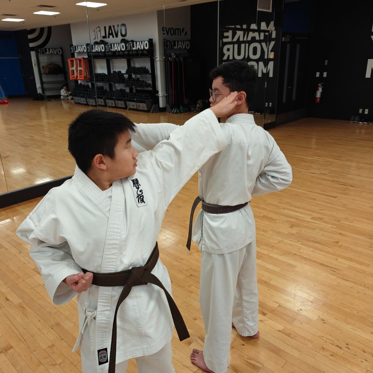 2025-12-06 Practicing Kata Bunkai @Richmond Oval Dojo
2025-12-06 型の分解の練習 @リッチモンド・オーバル道場
#kata #bunkai
--------------------
WSK Sekishinkan Goju-Ryu Karatedo
赤心館 剛柔流 空手道
🔔 SUBSCRIBE - so you don’t miss NEW videos ⇩
https://youtube.com/c/sekishinkan
😊 FOLLOW - so you know what's happening around us!
URL: www.sekishinkan.com
FB: facebook.com/sekishinkankarate
IG: instagram.com/sekishinkankarate
Twitter: Twitter.com/Sekishinkan