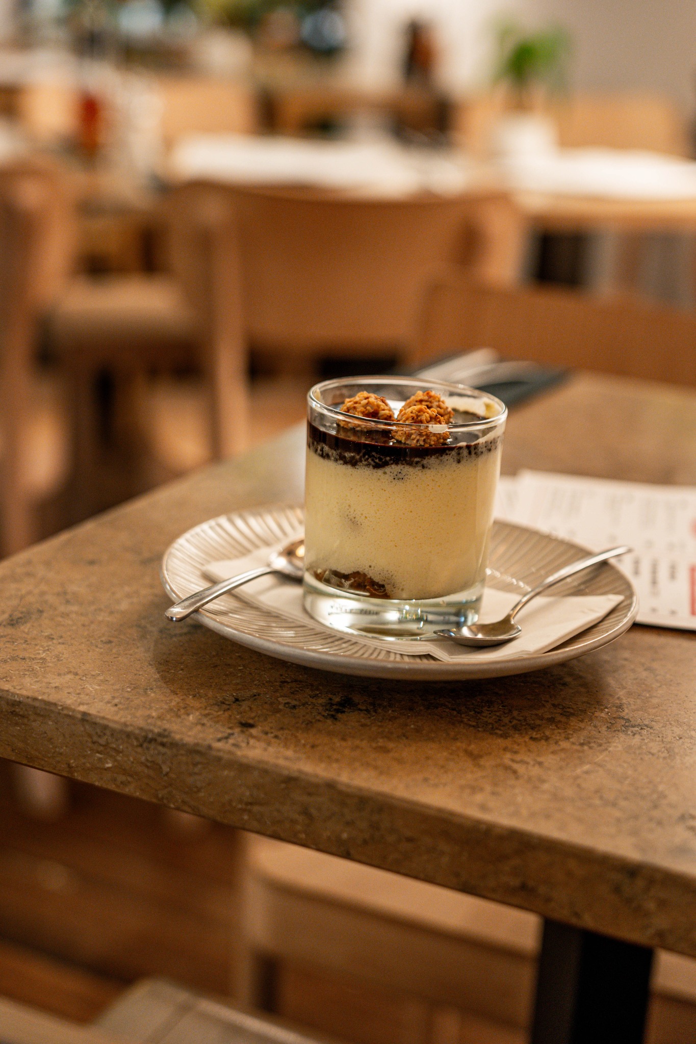 ❄️ Schon im Weihnachtsurlaub?
Dann gönn dir eine kleine Genuss-Pause – mit unseren Winter-Tiramisus! 🍫☕
Cremig, aromatisch und perfekt, um sich einen Moment Auszeit zu nehmen. Ob zu Kaffee, Tee oder einfach solo zum Genießen – genau das Richtige für gemütliche Wintertage. 💛
#nuva #wintertiramisu #weihnachtsgenuss #dessertliebe #cozymoments #augsburgfood #leipzigfood