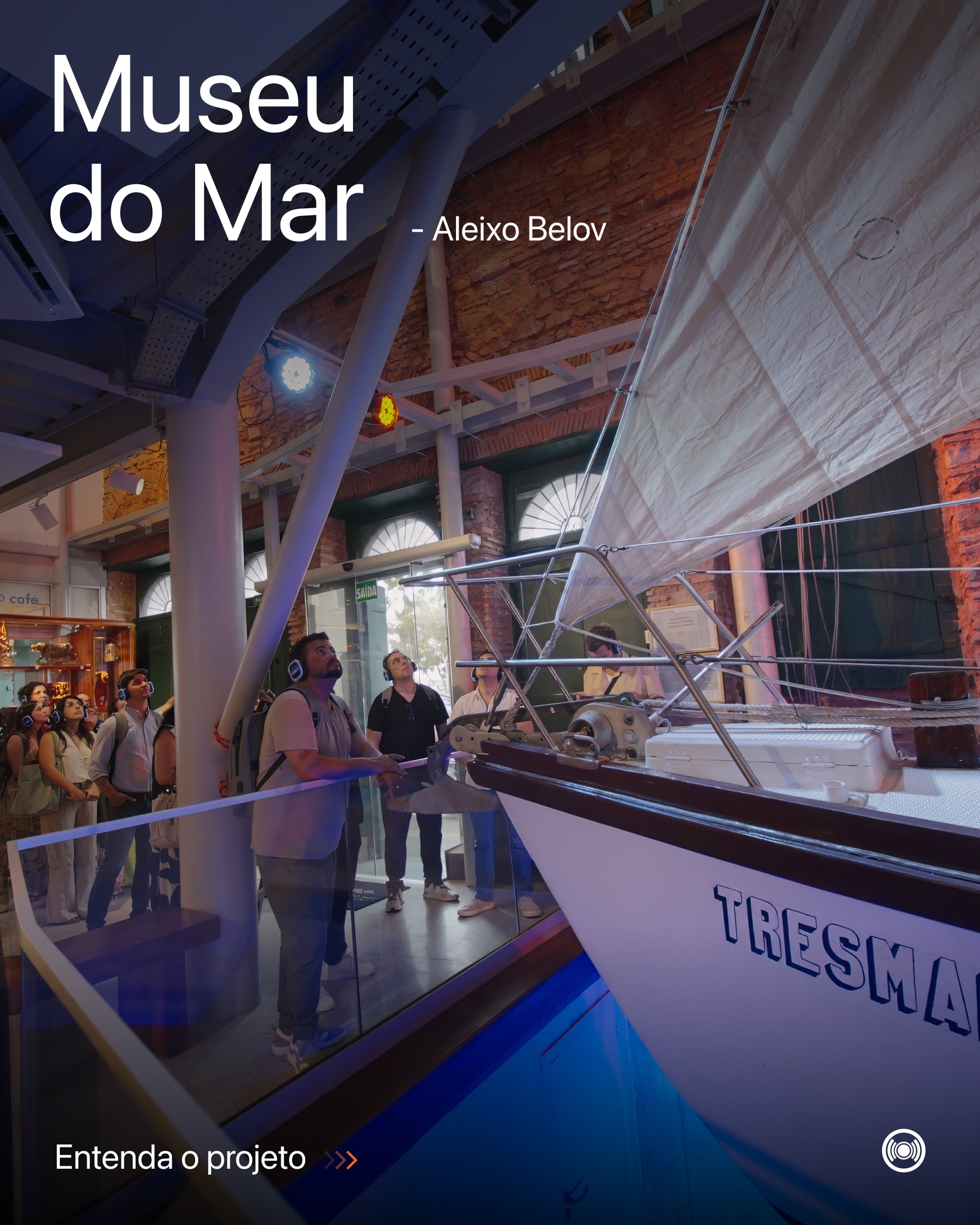 A ideia para o museu foi colocar o veleiro Três Marias dentro do casarão histórico, resolver a espacialização, ampliar os espaços de exposição, arrumar o acervo náutico de navegação e as lembranças dos lugares por onde o navegador Aleixo Belov passou em suas viagens.
Desde a implantação dos sistemas de áudio e vídeo, além dos projetos de isolamento e condicionamento acústico, criamos um ambiente onde o som não só preenche, mas também acolhe, guia, educa e preserva a narrativa que acontece ali.
Desenvolvemos um projeto que se alinha à museografia e preserva as instalações visíveis. Entre nuvens acústicas, forros absorventes e escolhas cuidadosamente planejadas desde o início, o que se apresenta é uma experiência projetada para ser apreciada com todos os sentidos.
Arquitetura: Joaquim Gonçalves, Valeria Miranda, Flávia Magalhães
Projeto Acústico: @arq.lorenacedro e @deborabarretto
Projeto e implantação do sistema de áudio: @joseneto3227 e equipe.