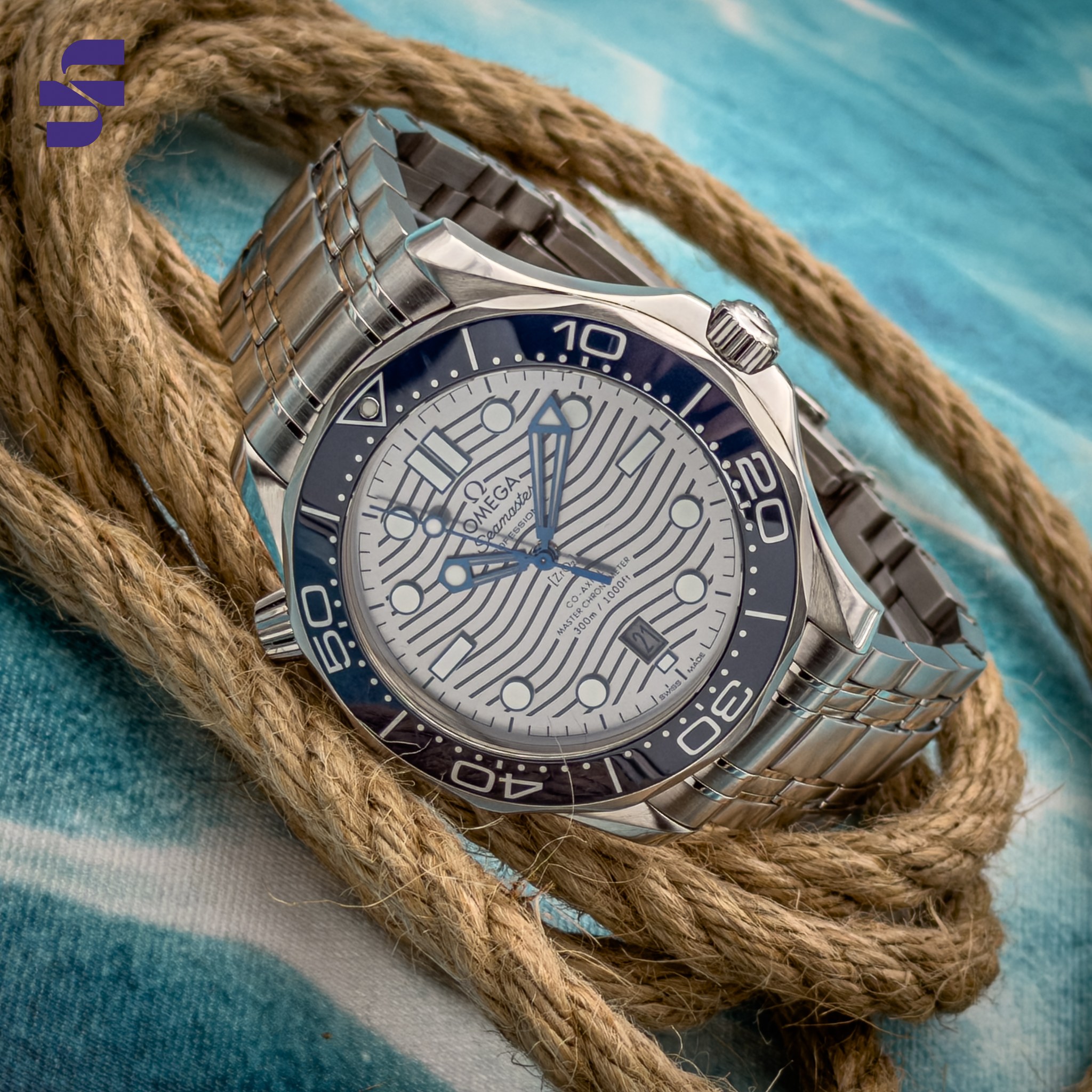 SOLD - OMEGA Seamaster Professional 300M - 210.30.42.20.06.001 - There’s just something about the blue wave dial. Light, depth, texture—an Omega classic that never stops pulling you in.
#seamaster300m #omegawatches #watchfam #watchcommunity #watchdaily #divewatch #swisswatch #luxurywatch #bluewatch