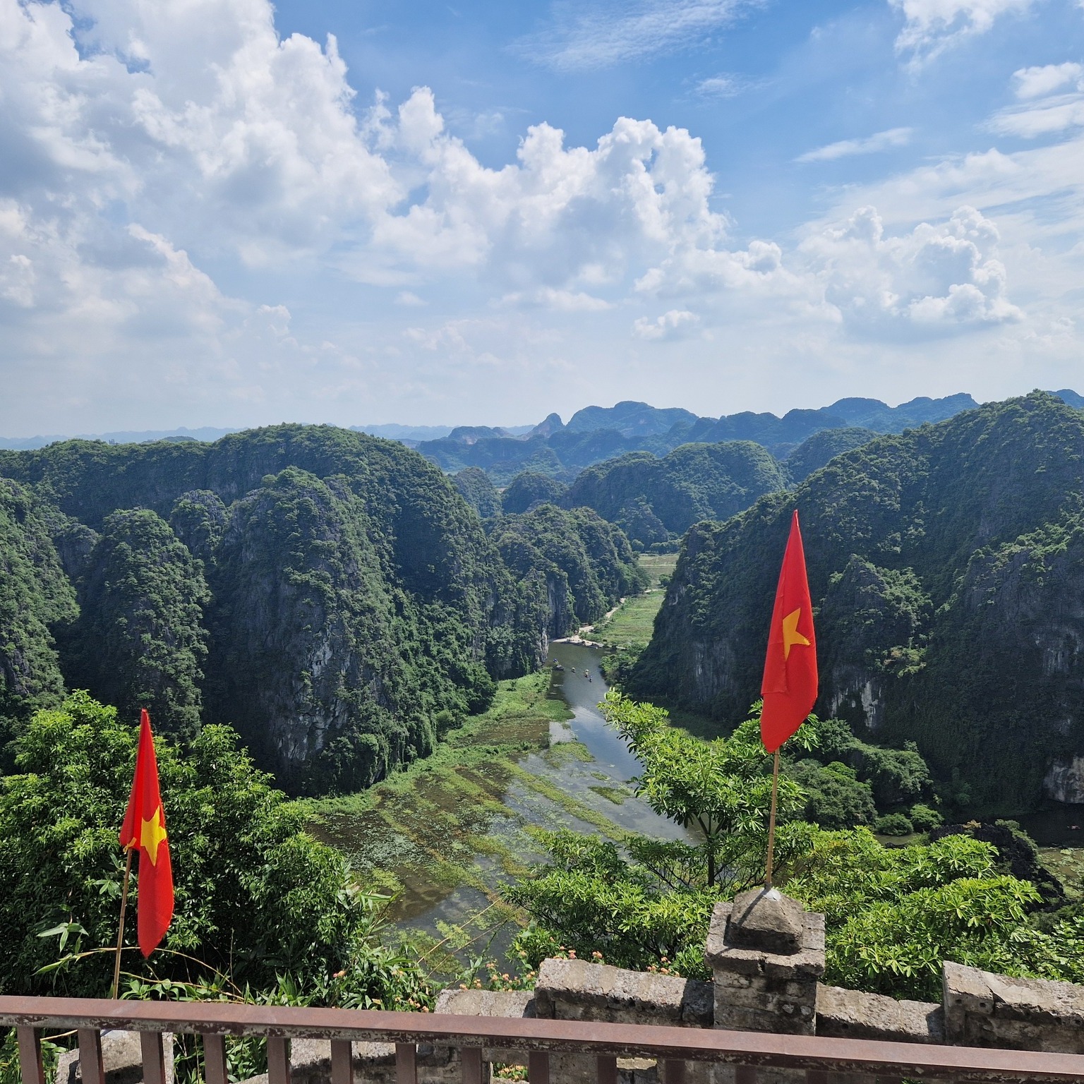 Hang Mua: The 500 step climb is worth the view, even in the mid-afternoon heat and humidity!
#VietnamTravel #ninhbinh #vietnam