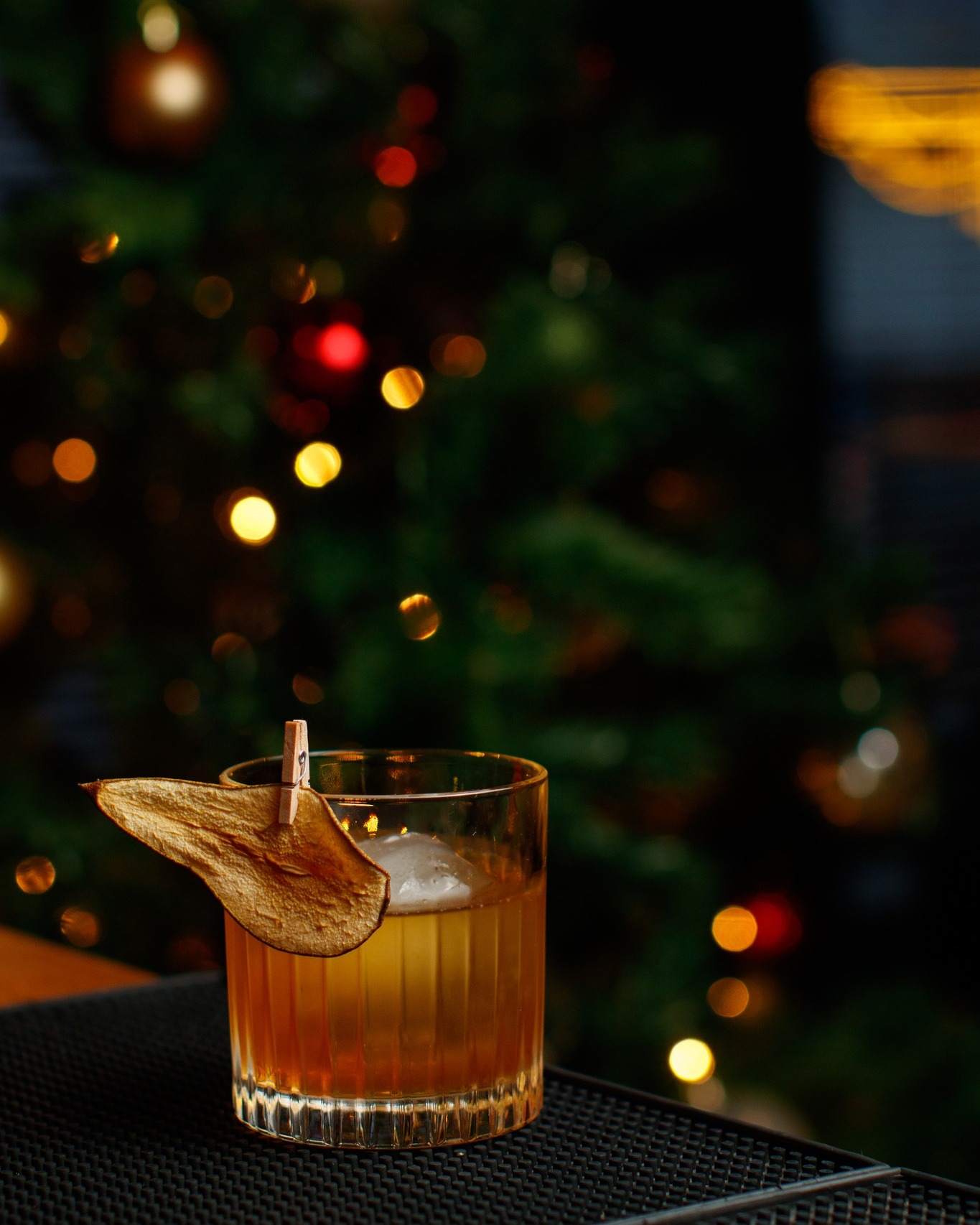 Settle into the great atmosphere of our bar with fireside drinks, tasty bar bites, and wood-fired pizzas that keep the celebrations going long into the night.
Cheers to the season! 🎄🍸
#fadestreetsocial #fadestreet #restaurant #dublin #dublinchristmas #discoverdublin #christmasindublin #cocktailbar