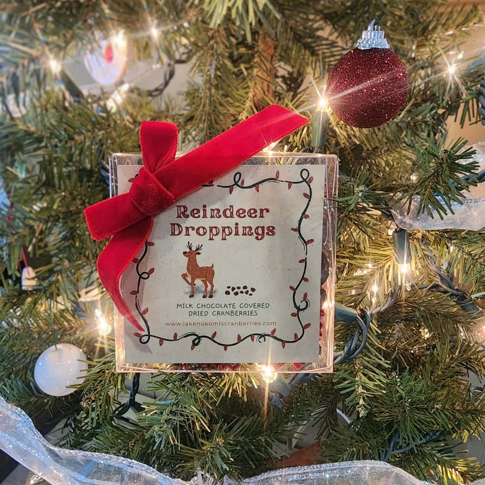 🎄🦌 Straight from the North Pole 😉
Our Reindeer Droppings are a holiday favorite — milk chocolate–covered dried cranberries that are way sweeter than they sound!
They’re the perfect stocking stuffer, a fun surprise for kids, or a guaranteed laugh at your next white elephant exchange. Festive, delicious, and just mischievous enough to make spirits bright.