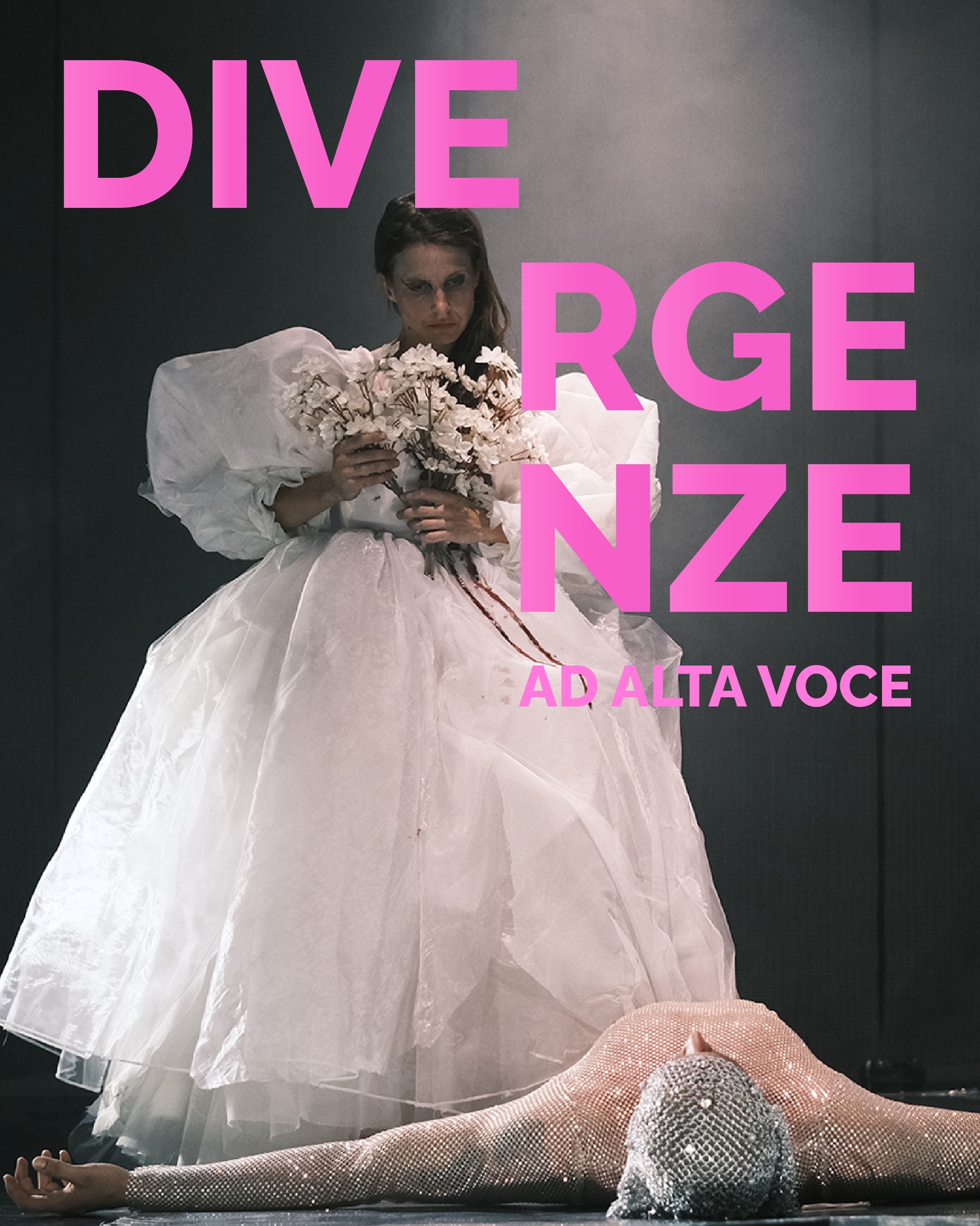 Desiderio, metamorfosi, potenza del corpo.🔥In 𝐕𝐄𝐍𝐄𝐑𝐄 𝐕𝐒 𝐀𝐃𝐎𝐍𝐄, Enzo Cosimi rilegge Shakespeare attraverso danza, video e immagine contemporanea. Un mosaico visivo e sensoriale dove eros, natura e morte si intrecciano in un rito di trasformazione.
L’ultima data di 𝔻𝕀𝕍𝔼ℝ𝔾𝔼ℕℤ𝔼 – 𝔸𝕕 𝔸𝕝𝕥𝕒 𝕍𝕠𝕔𝕖
📍 Venerdì 19 dicembre ore 20.45
🎭 Auditorium Melotti – Rovereto
🔗 Biglietti www.liveticket.it/evoeteatro
Con la collaborazione di @csc_trentino