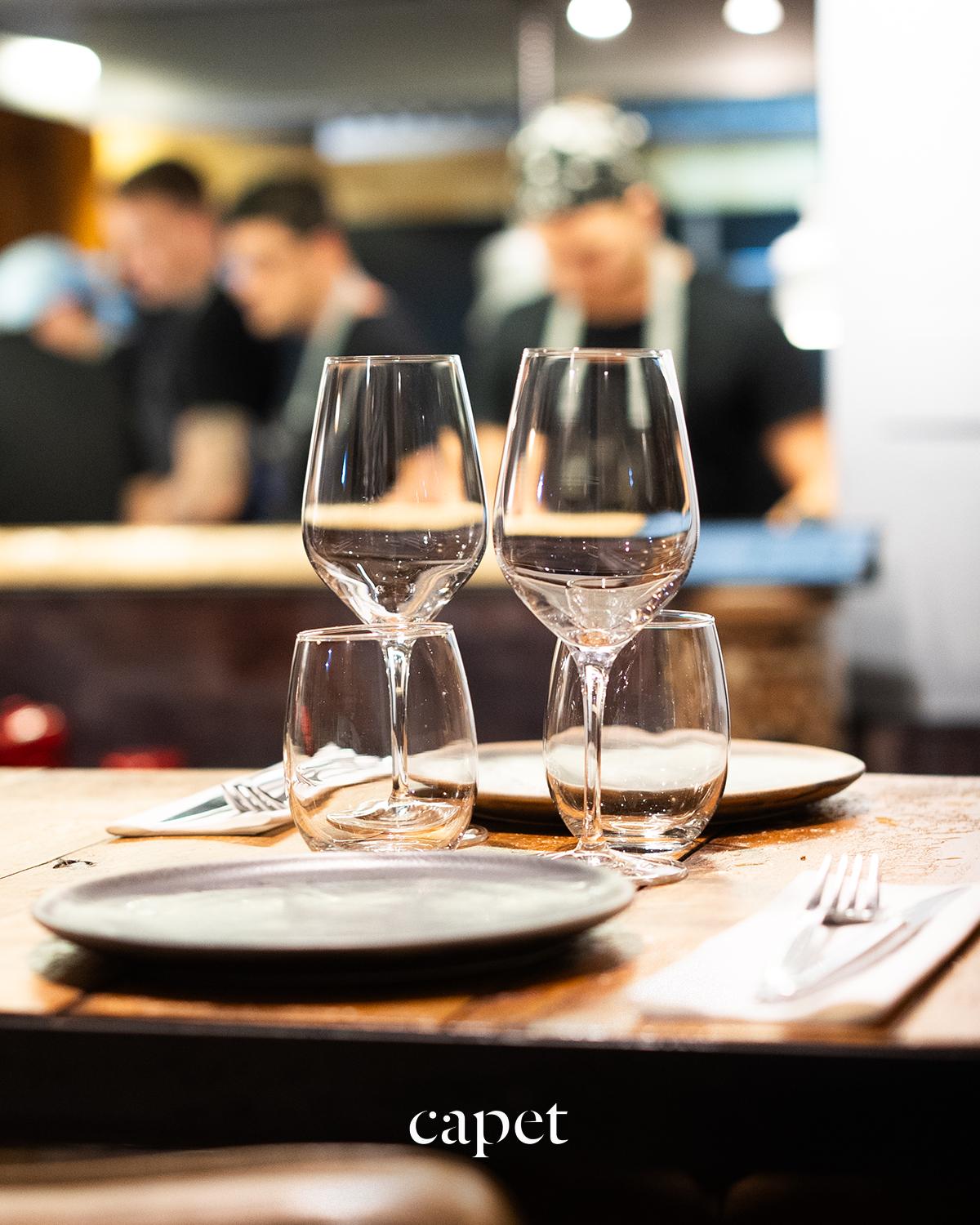 La escena refleja un equilibrio discreto entre trabajo y calma.
Una mesa preparada frente a un equipo que se mueve con precisión.
🔗 Reserva fácilmente desde el enlace en nuestra bio
📍 Carrer del Cometa, 5, Ciutat Vella, 08002 Barcelona
📞 937 20 44 21
#capetrestaurante #barcelonarestaurants #cocinahonesta #temporadaencapet #restaurantesbarcelona #guíamichelin #cocinadeautor #cocinatecnica #productolocal #barriogotic