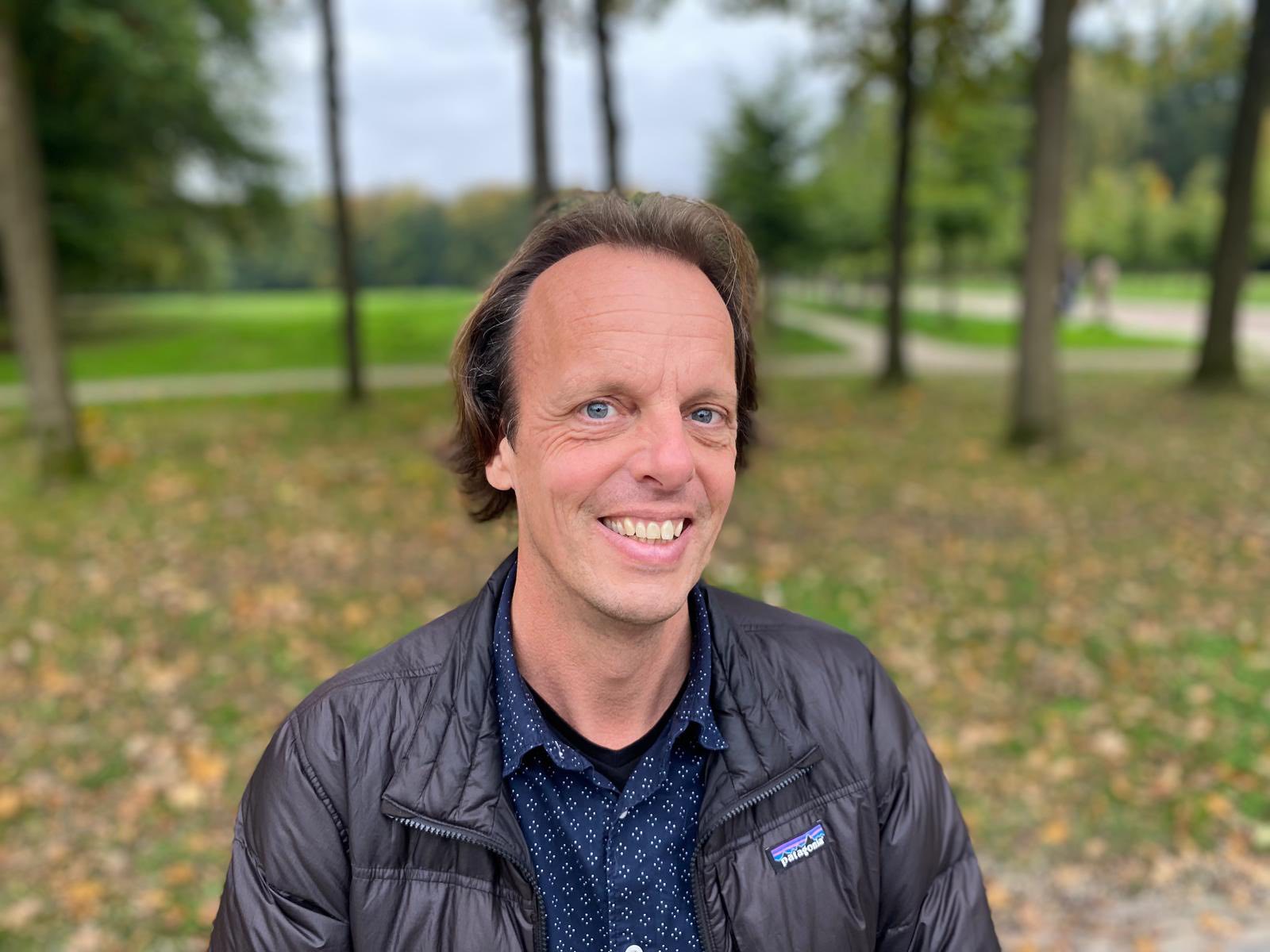 Aanstaande zondag 21 dec tijdens Midwinter zal Jasper van Hylckama Vlieg een ademcirkel begeleiden samen met Jo Anne Van De Bor en Debby van Deursen in het prachtige Eemklooster in Amersfoort (deze is al uitverkocht) en daarna spelen wij met de Dragonfly Dance Band zodat je heerlijk kunt bewegen en dansen op intuitieve muziek die in het moment gecreëerd wordt speciaal voor jou!! Daar zijn nog een aantal tickets beschikbaar via Hipsy. Wees welkom!! 🎶😍❤️🔥✨🌈🌸 https://hipsy.nl/event/137060-loof-midwinter-viering-ademcirkel-ecstatic-dance-met-dragonfly