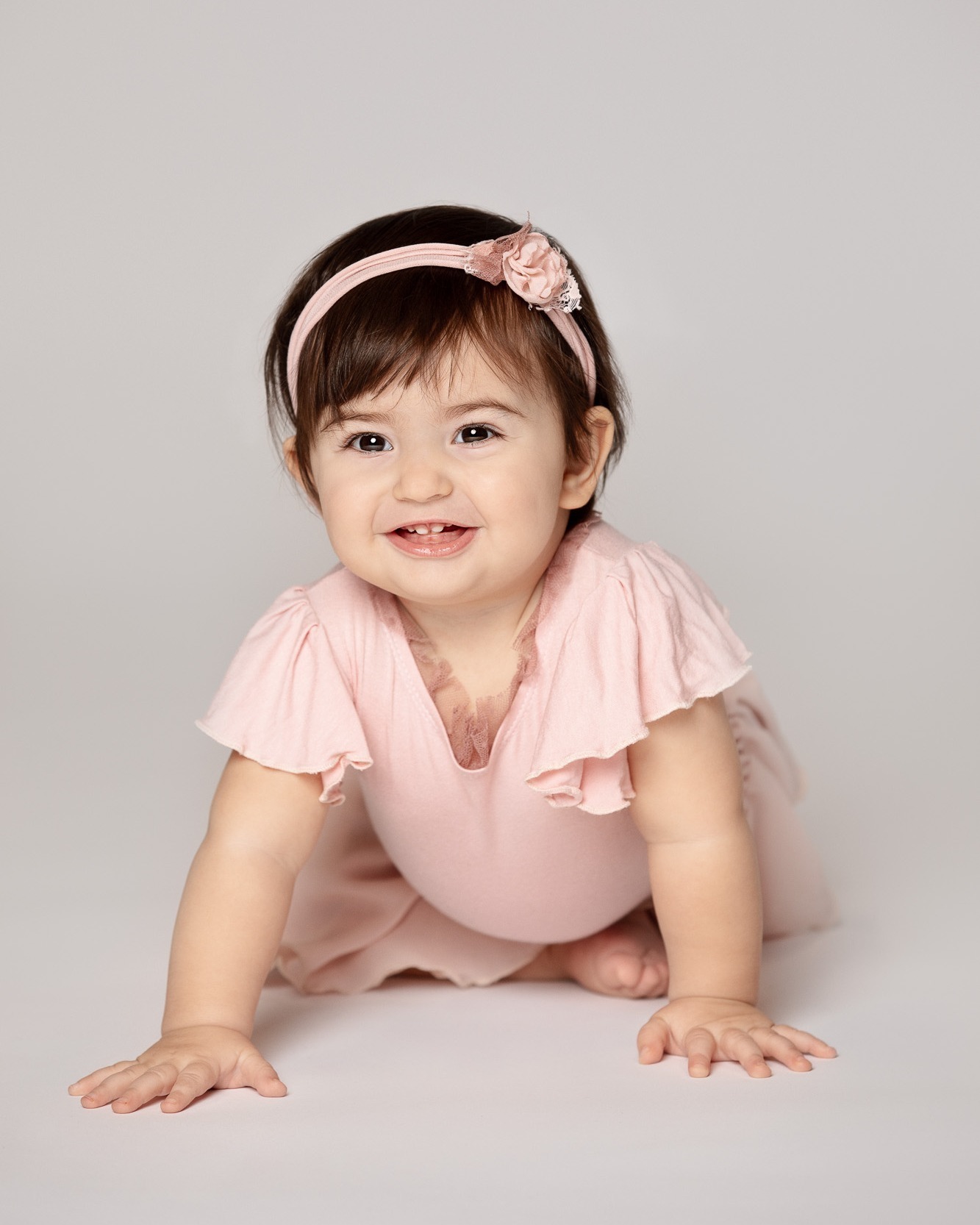 MOTHERHOOD & FAMILY SESSION
ADELAIDE🤍
Amiamo fotografare i bambini, e quel che accade dietro le quinte è incredibile e impossibile da descrivere!!!🤣🤣🤣
Rendere la loro esperienza un gioco, ed un'attività piacevole e divertente, viene prima di qualsiasi scatto...È in questo modo che ci regalano sorrisi, espressioni e facce buffe, ci mostrano i loro primi dentini e primi passi. Fotografie che possiamo consegnare come memoria ai loro genitori e ai bambini stessi, di tutti quegli straordinari, meravigliosi, piccoli dettagli che li caratterizzano, cambiamenti mese dopo mese, e traguardi, e che emozionano tantissimo anche a distanza di anni.❤
.
.
www.melaniamaffucciphotographer.com
.
.
HMUA @giuliagrillini.mua
Dress @ak_atelier_bebe
.
Fotografo bambini e famiglia Modena e Bologna
Servizi fotografici bambini e famiglia
Fotografa bambini
.
#melaniamaffucciphotographer #fotografobambini #fotografiabambini #fotografodifamiglia #fotografofamilia #family #familyportrait #familyportraits #familyportraitsession #ritrattidifamiglia #ritrattibambini #fotografobambinimodena #fotografobambinibologna #fotografomaternità #mammeitaliane #mammebologna #mammemodena #esseremamma #familyfirst #familyphotography #fotografomodena #fotografobologna #servizifotograficifamiglia #servizifotograficibambini #serviziofotograficobambini #serviziofotograficofamily #serviziofotograficofamiglia