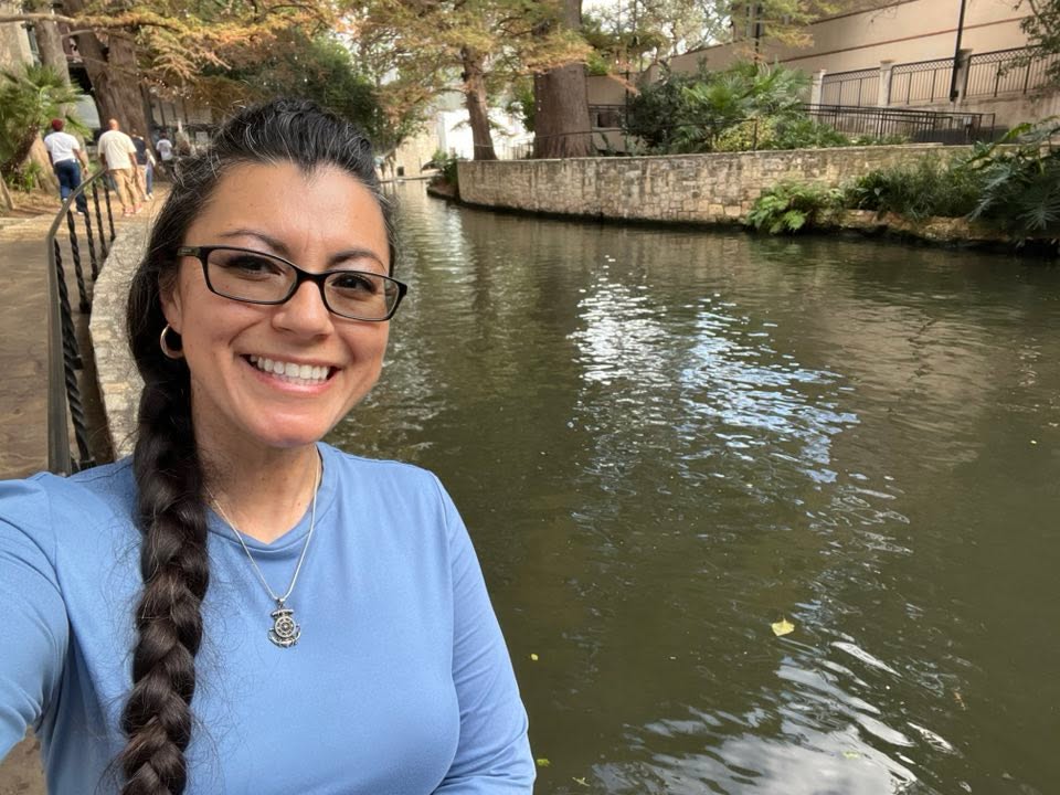 After a full two weeks of paint party classes, I need some air! π₯΅Gorgeous Saturday for a lovely stroll in downtown San Antonio. π₯°
#SanAntonio #riverwalksanantonio #texas
