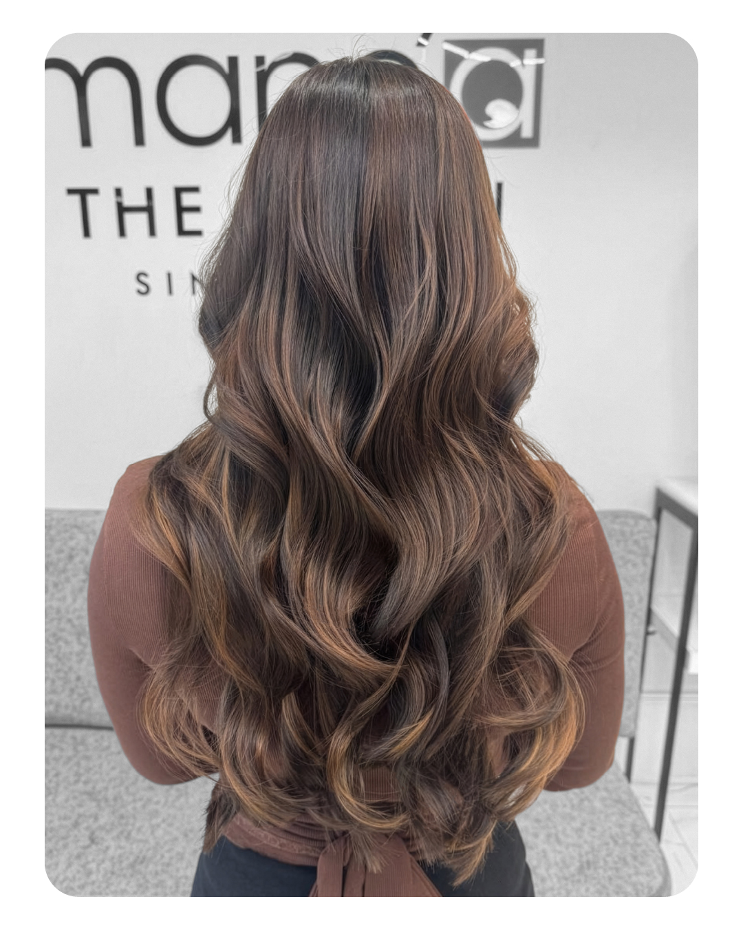 Caramel highlights melting into soft beach waves…
warm, sun-kissed, and flowing like a seaside story.
Swipe left to see the before and the transformation unfold. ✨🌴🤎
Crafted at Manea Banjara Hills.
#CaramelHighlights #BeachWaves #ManeaTheSalon #BanjaraHillsSalon #SunKissedHair #SoftWaves #WarmTones #HyderabadSalon #HairGlowUp #MyManea #ManeaBanjaraHills #BanjaraHillsManea #ManeaExperience #20yearsofManea