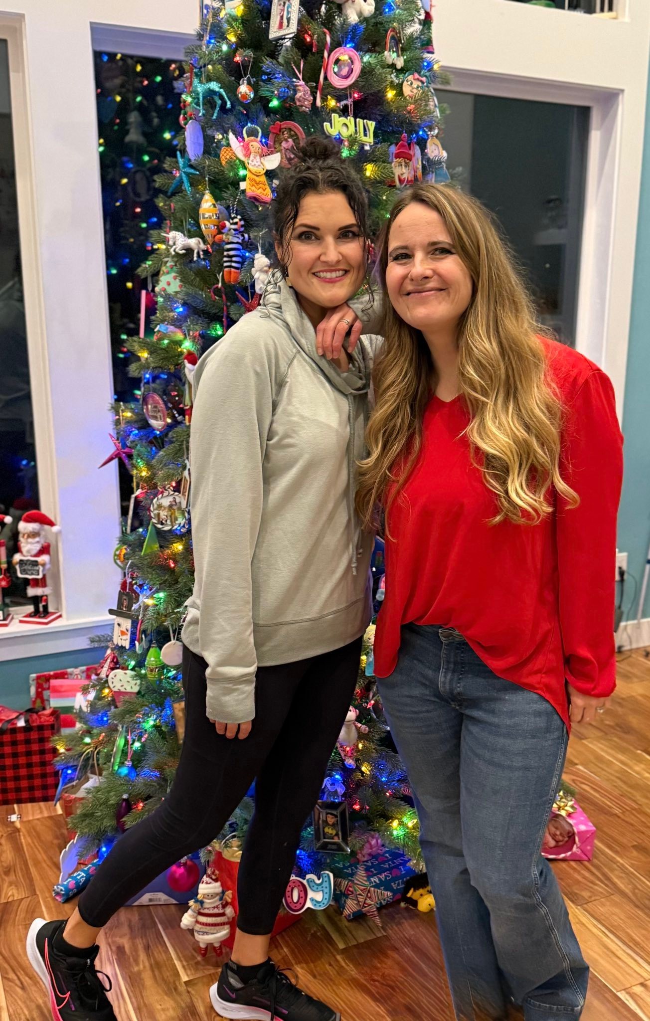 Christmas is all about friends and family and making fun memories seeing love and connection. Thx Emily for the fun family dinner party here. Merry Christmas my friend.