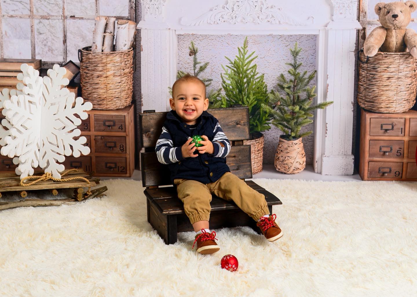 When your sister is the funniest person in the room and somehow gets the biggest smiles during the Christmas mini session 😂🎄
Safe to say… she understood the assignment ❤️
#ChristmasMiniSessions #HolidayPhotos #SiblingLove #FamilyPhotography #ChristmasMagic #LittleMoments #HolidaySmiles #KidsOfInstagram #FestiveFeels #SouthernAlbertaPhotographer #LethbridgePhotographer #ChristmasPhotos #MemoryMaking #MiniSessionFun