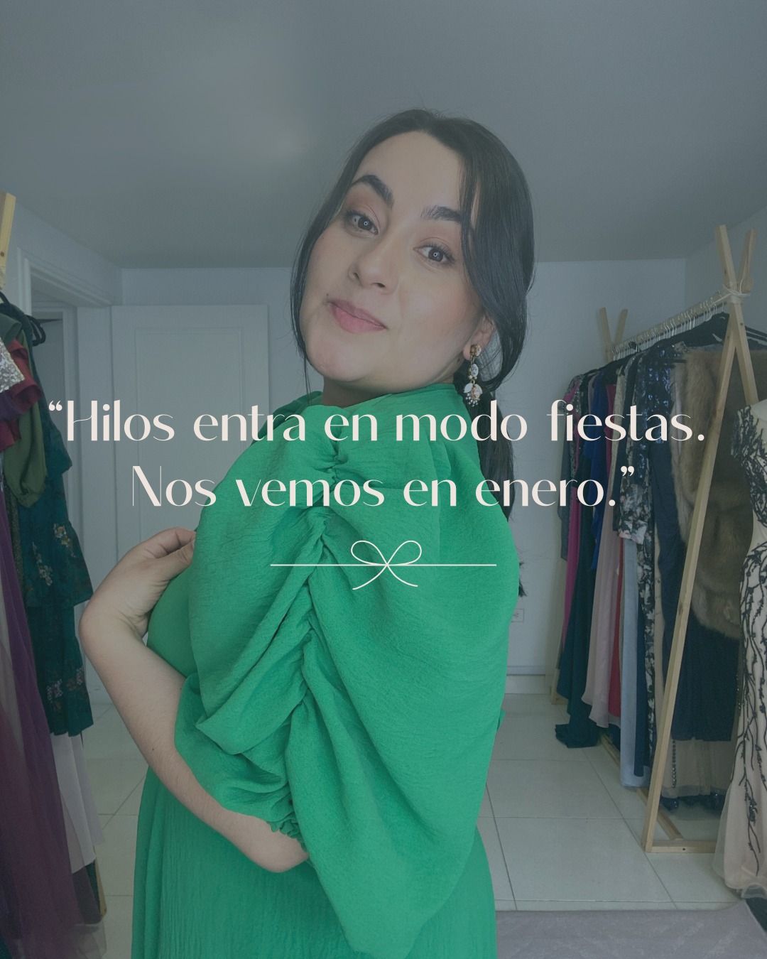 A las que ya se llevaron su vestido para estas fechas:
que lo disfruten, que se miren al espejo y se sientan hermosas,
que bailen, rían y vivan ese momento como se merece.
Y a las que todavía están pensando en enero o febrero…
las esperamos con calma, con tiempo y con el vestido que las haga sentir seguras desde el primer paso.
✨ Hilos hace una pausa por fiestas.
Volvemos el 13 de enero para seguir vistiendo momentos.
#vestidoscurvy #alquilerdevestidosdefiesta #alquilervestidosdefiestabogota #alquilervestidosdefiesta