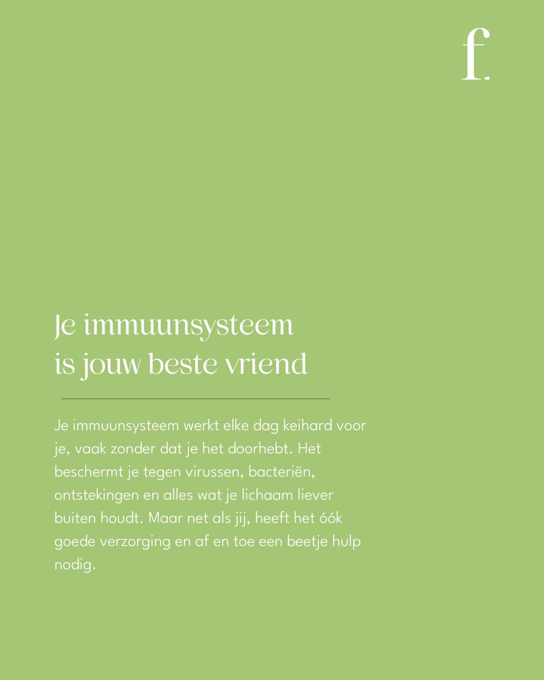 Iedere winter hoor je het weer: “Versterk je weerstand!” Maar hoe doe je dat precies? Eerlijk is eerlijk: wondermiddelen bestaan niet. Geen drankje of pil maakt je immuunsysteem in één keer sterker. Wat wél werkt? Wondergedrag. ✨
Wat je dagelijks doet, bepaalt hoe sterk je afweer is. Je bouwt weerstand op met gewoontes, niet met snelle oplossingen.
💡 Wat zegt de wetenschap?
– Supplementen helpen alleen bij een écht tekort (zoals vitamine D, zink of selenium).
– Extra vitamine C boven op een gezonde voeding heeft weinig meerwaarde.
– Je darmen spelen een grote rol: eet vezelrijk en gevarieerd.
– Een gezond gewicht ondersteunt ook je immuunsysteem.
🍎 Dus wat kun je wél doen?
Eet dagelijks voldoende groente en fruit, varieer in kleur (dan varieer je ook in voedingsstoffen), voeg gezonde vetten toe zoals vette vis, noten of olijfolie, beweeg regelmatig en neem rust.
Oftewel: je weerstand bouw je niet met pillen, maar met patronen. Elke kleine, gezonde keuze maakt je lichaam sterker en behoudt je weerstand.