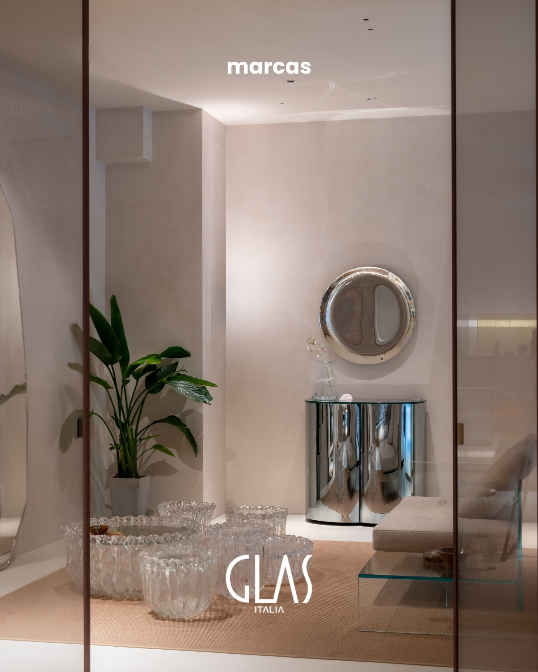 @glasitalia
Fundada em 1972 em Brianza, Itália, a Glas Italia fabrica portas, divisórias e mobiliário em vidro, apoiada pela experiência centenária da fábrica de vidro familiar e impulsionada por uma paixão inesgotável pelo vidro. Investigação e design aliados à mais avançada tecnologia, em colaboração com designers de renome internacional, resulta em produtos marcantes e com uma qualidade excecional.
Conheça as coleções em www.glasitalia.com
(EN)
Founded in Italy in 1936, Bonaldo is today an unmissable reference Founded in Brianza, Italy, in 1972, Glas Italia manufactures glass doors, partitions, and furniture, supported by the family glass factory's centuries-old experience and driven by an inexhaustible passion for glass. Research and design combined with the most advanced technology, in collaboration with internationally renowned designers, result in striking products of exceptional quality.
Discover the collections at www.glasitalia.com
Would you like more information?
Send us a private message or visit design-minder.com
#DesignMinder #glasitalia