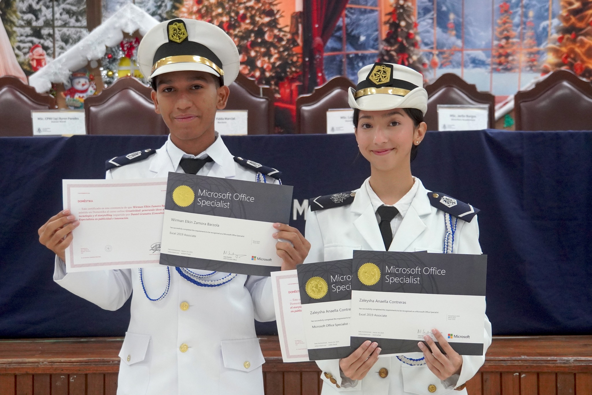 Vivimos una emotiva ceremonia de entrega de certificados a nuestros cadetes de Básica Superior y Bachillerato, quienes culminaron con éxito sus certificaciones en Cisco, Domestika y Microsoft Office Specialist. 🎖📄
Estas certificaciones internacionales fortalecen sus competencias digitales, potencian su perfil académico y los preparan para afrontar con solidez los desafíos del mundo universitario y profesional.
En la Academia Naval Guayaquil creemos en una educación que combina disciplina, innovación y excelencia, brindando a nuestros cadetes herramientas reales que marcan la diferencia en su futuro.
Nota: Para ver más fotos del evento visite nuestra página en Facebook.