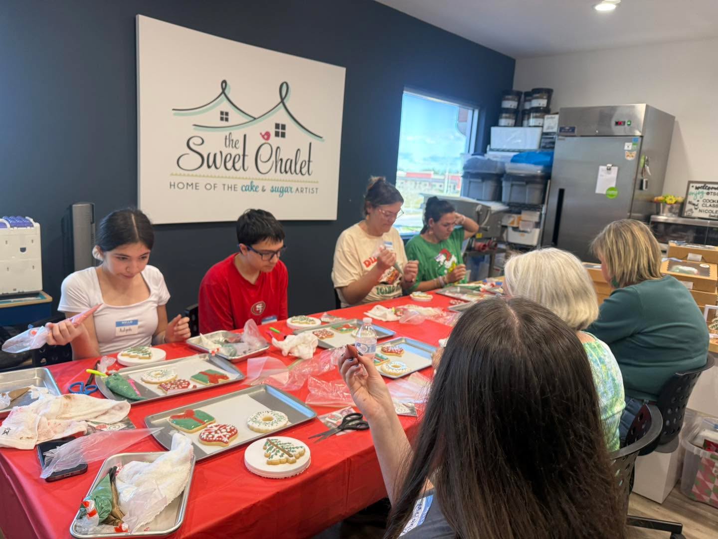 Beautiful and FUN Cookie Decorating Workshop for the Holidays! Full class with Cookies in the Cloud! Thank you for your support! Next two class or on Dec 20 m/2025 and Jan 24th 2026! See you all soon!!! cookiesinthecloud#thesweetchaletshoppe #thesweetchalet #artisanaccents #cookies #decorating #cookie #decoratingcookie #royal #icing #royalicingcookies #sanford #central #Florida #centralflorida #holidays