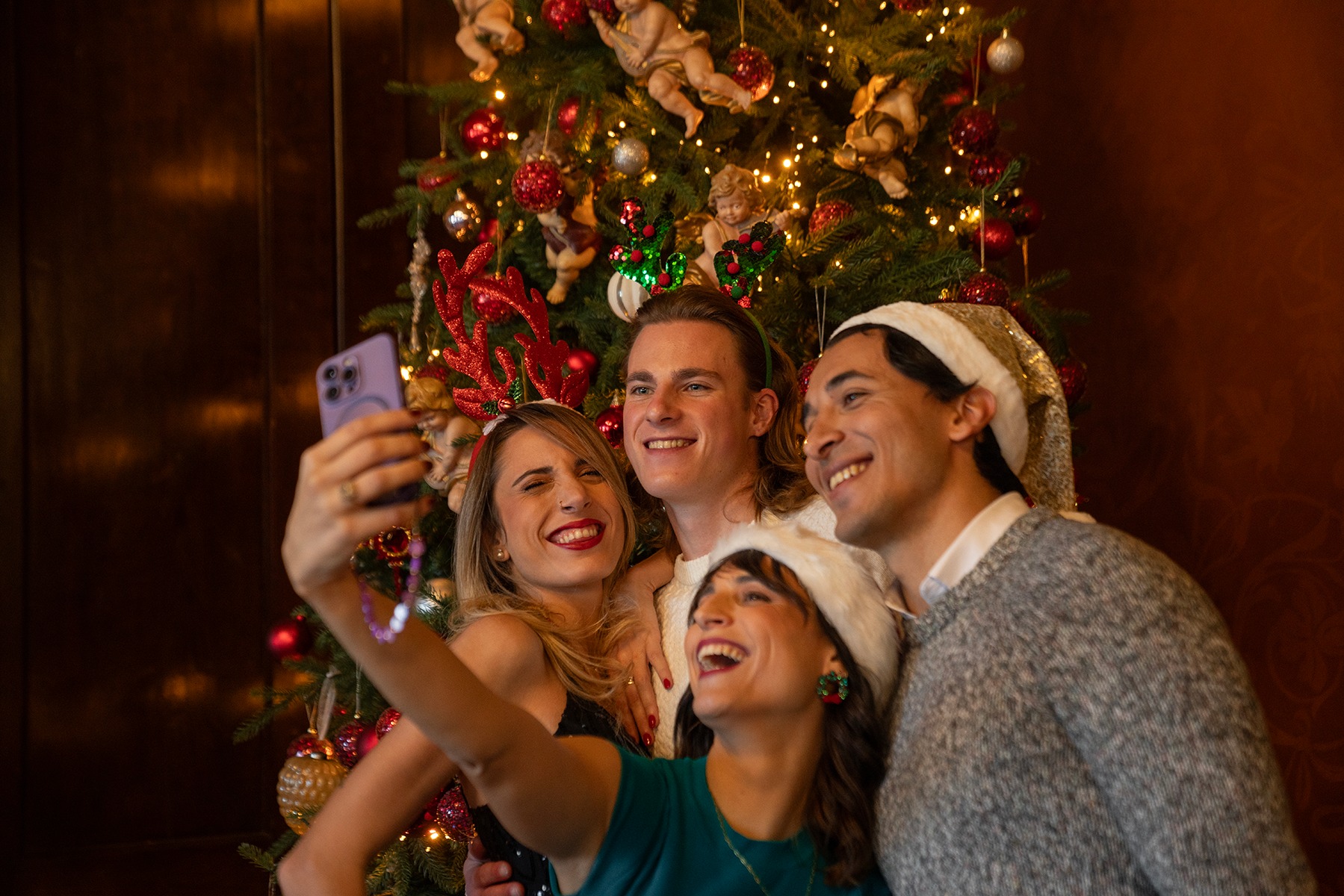 The best part of Christmas? The excuse to wear ridiculous hats, eat far too much, and spend hours with people who genuinely make you happy.
Wishing you all the warmth and laughter this season deserves. Merry Christmas!🎄✨
#PalazzoParisio #PalaceLife #visitpalazzoparisio #palazzoparisionaxxar #palazzoparisiomalta
