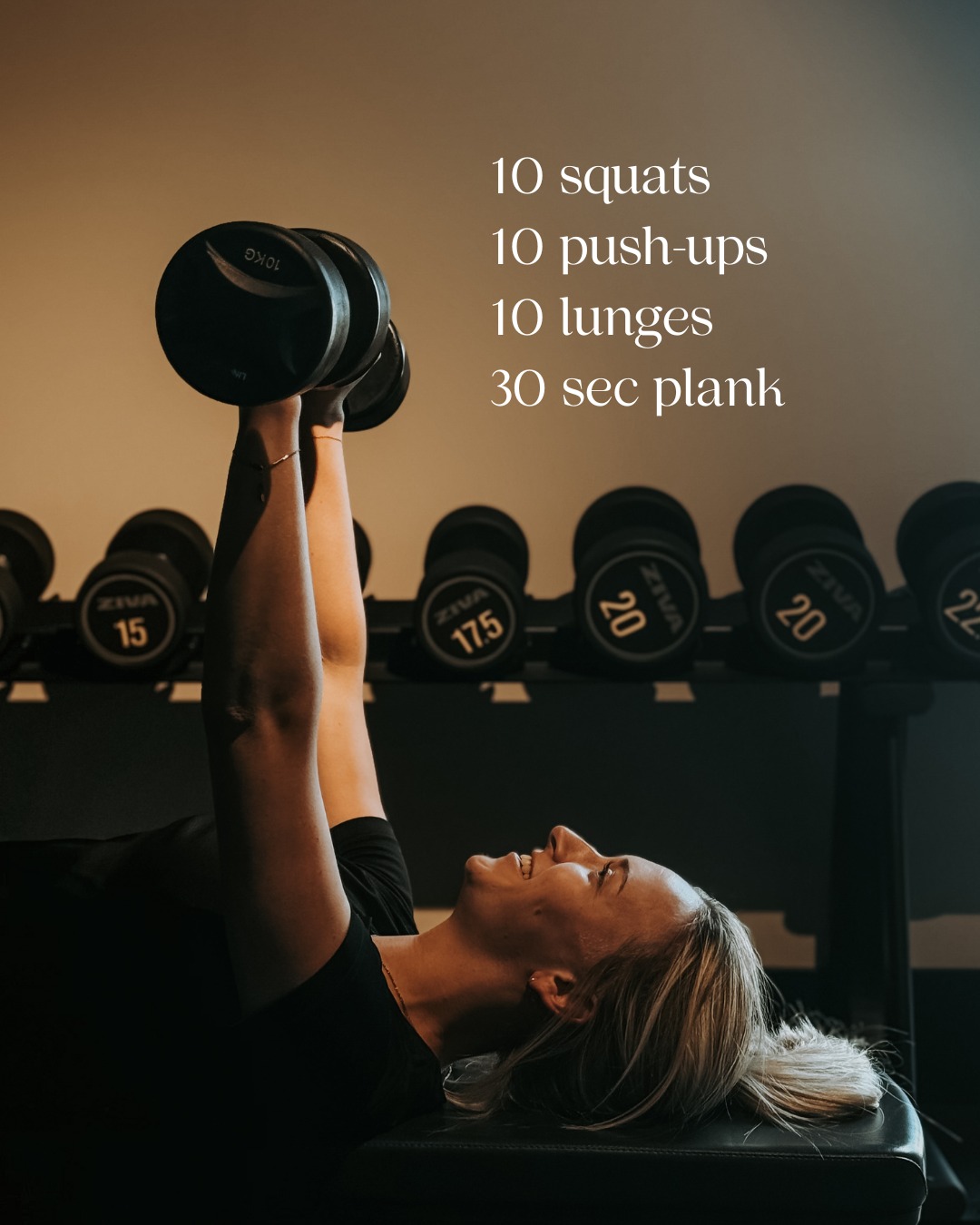 Weinig tijd? Geen probleem. Beweging hoeft niet lang te duren om effectief te zijn. 💪 Een korte workout verbetert je bloedsomloop, verhoogt je energie en helpt je stress af te bouwen.
Doe een snelle circuit:
10 squats
10 push-ups
10 lunges
30 sec plank
Herhaal 3x dan ben je klaar in 10 minuten, maar heb je je beweging voor de dag zeker gehad!
Tip! Ook een hele simpele en sportieve nieuwjaarsvoornemen voor deze (of iedere) maand 😉