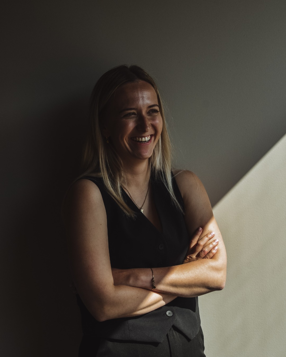 “Wat wil jij volgend jaar méér doen voor je gezondheid?” Cliché ik weet het, maar de start van een nieuw jaar is wel het moment om even het roer om te gooien en weer aan te pakken.
Mijn goede voornemens?
🧑🍳 Zondag = kookdag! Dus beter mijn maaltijden voorbereiden, zodat ik ook op drukke dagen voedzaam eet.
📱 Minder schermtijd en gedachteloos scrollen! Het brengt me niks, behalve een druk hoofd en een actief stress-systeem.
En jij? Wat wil jij komend jaar vaker (of juist minder) doen voor je gezondheid? 💬