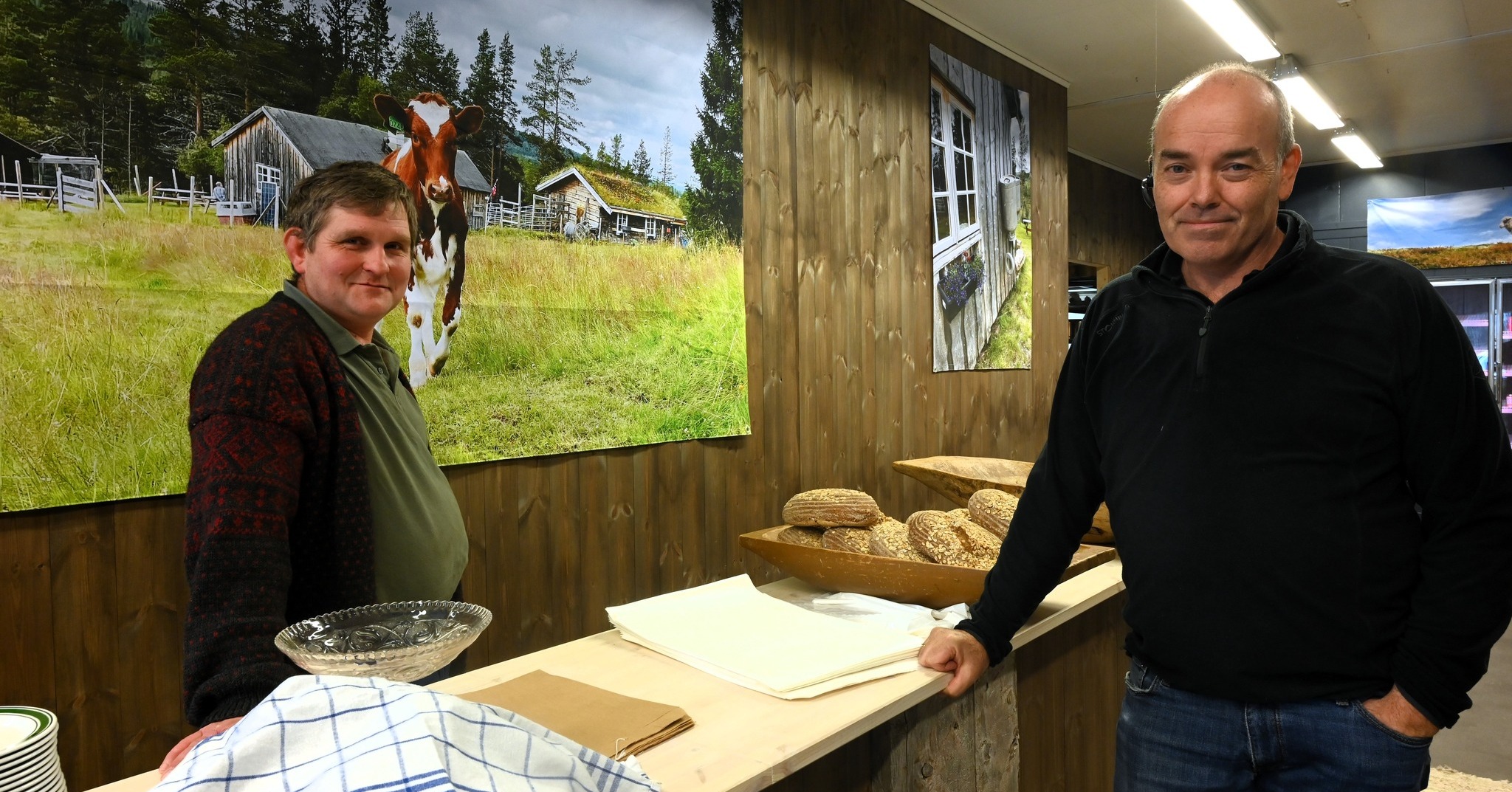 Øystein Digre tok grep da gammelbutikken i Singsås sto tom. I dag er det en levende og svært populær møteplass og kafé, driftet av Bjarne Kristian Sveås.
💚 Bli med inn, og opplev den fantastiske stemningen.
👏 Spir er stolte av å ha bidratt til dette løftet.
👉 Les mer på spirher.no