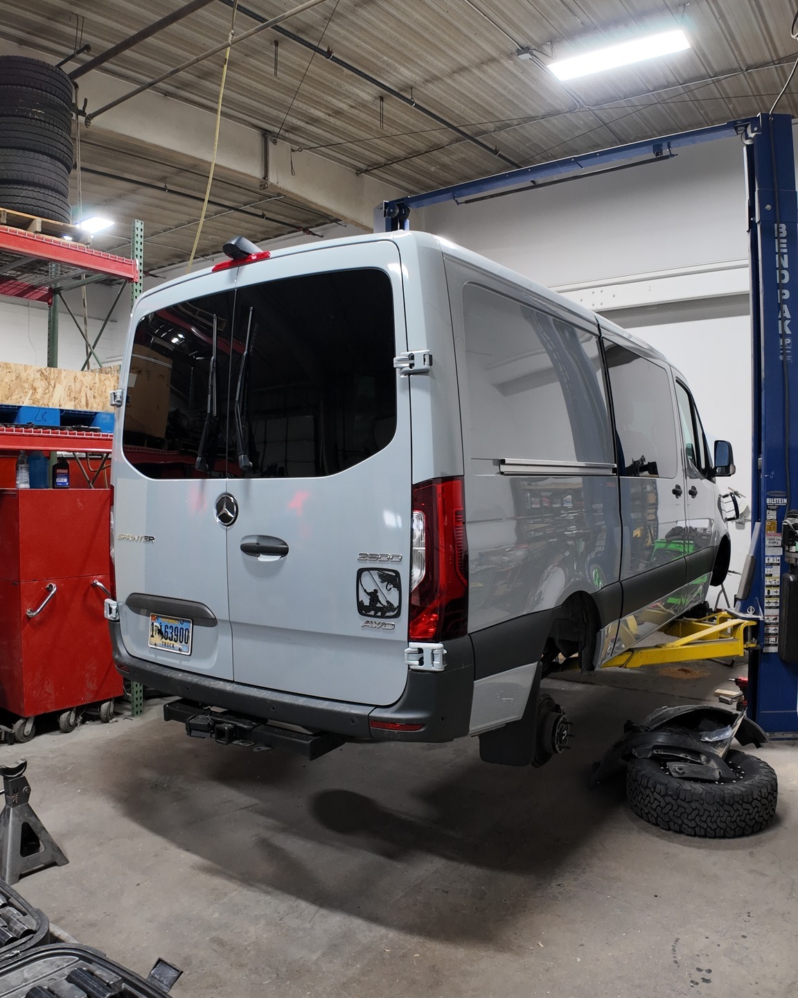 We are in the process of installing a lift kit on this Sprinter. Looking for a shop willing do work on your camper? Reach out to our team to learn more!
#coloradocampervan #poptop
#vanconversions #vanbuilders #vanfam #vanlife