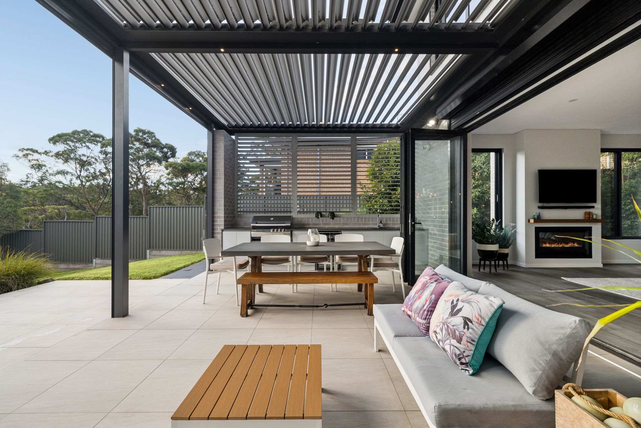 It's the perfect time of the year to bring the indoors outside... long days, warm evenings and that effortless flow from inside to out. Think comfortable seating, layered textures, soft lighting and spaces designed for lingering. Outdoor living should feel just as inviting, relaxed and you as the spaces inside your home.
#ditaylorinteriors #outdoorliving