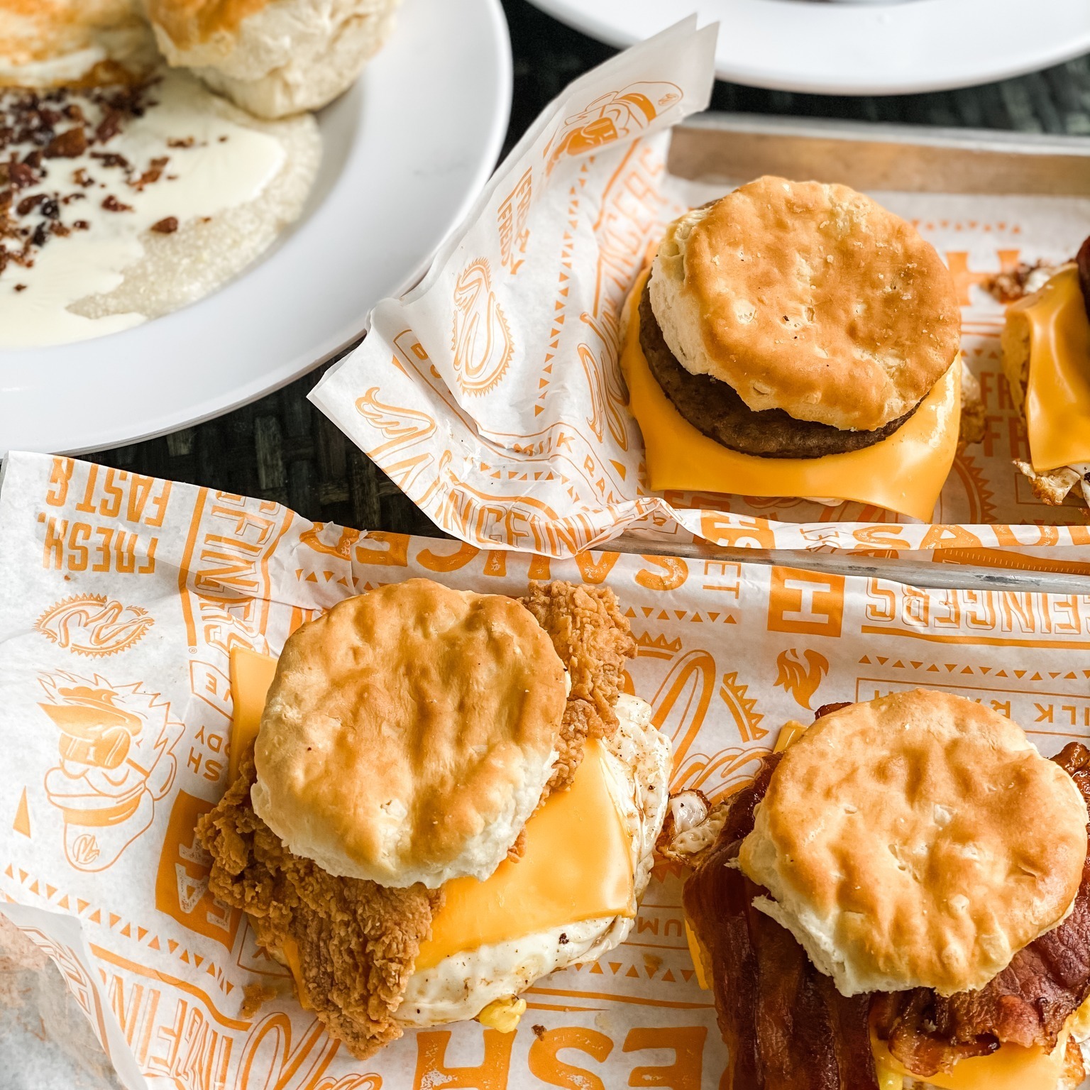 Breakfast at Wingfingers always featuring hot buttermilk biscuits, fresh-cracked eggs, and your choice of Southern Fried Fingers, Conecuh Sausage or Applewood-smoked Bacon 🤤😎