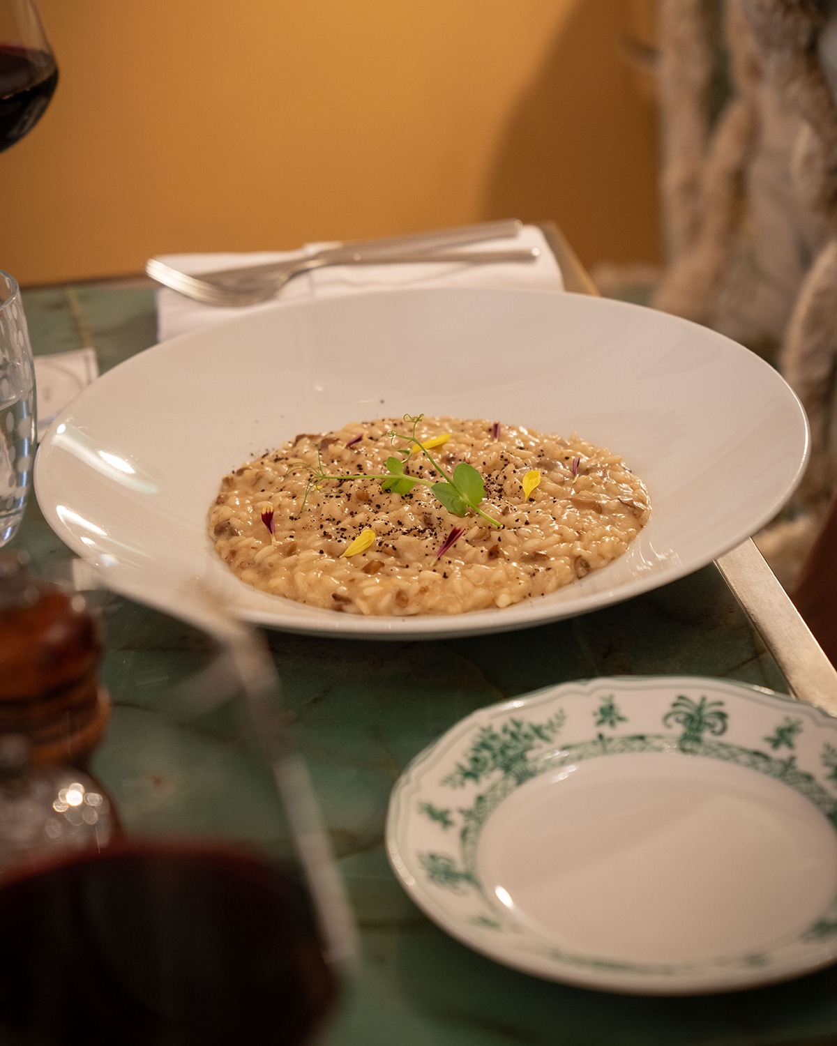 The first week after holiday season deserves something restorative.
Our Porcini & Chestnut Risotto, enriched with Taleggio and touched with Brazilian coffee and dark chocolate, will ease you back into reality without any fuss.
Reserve your table when you're ready.
#restaurantsmalta #PalazzoParisio #FoodieFinds #visitpalazzoparisio #palazzoparisionaxxar #palazzoparisiomalta