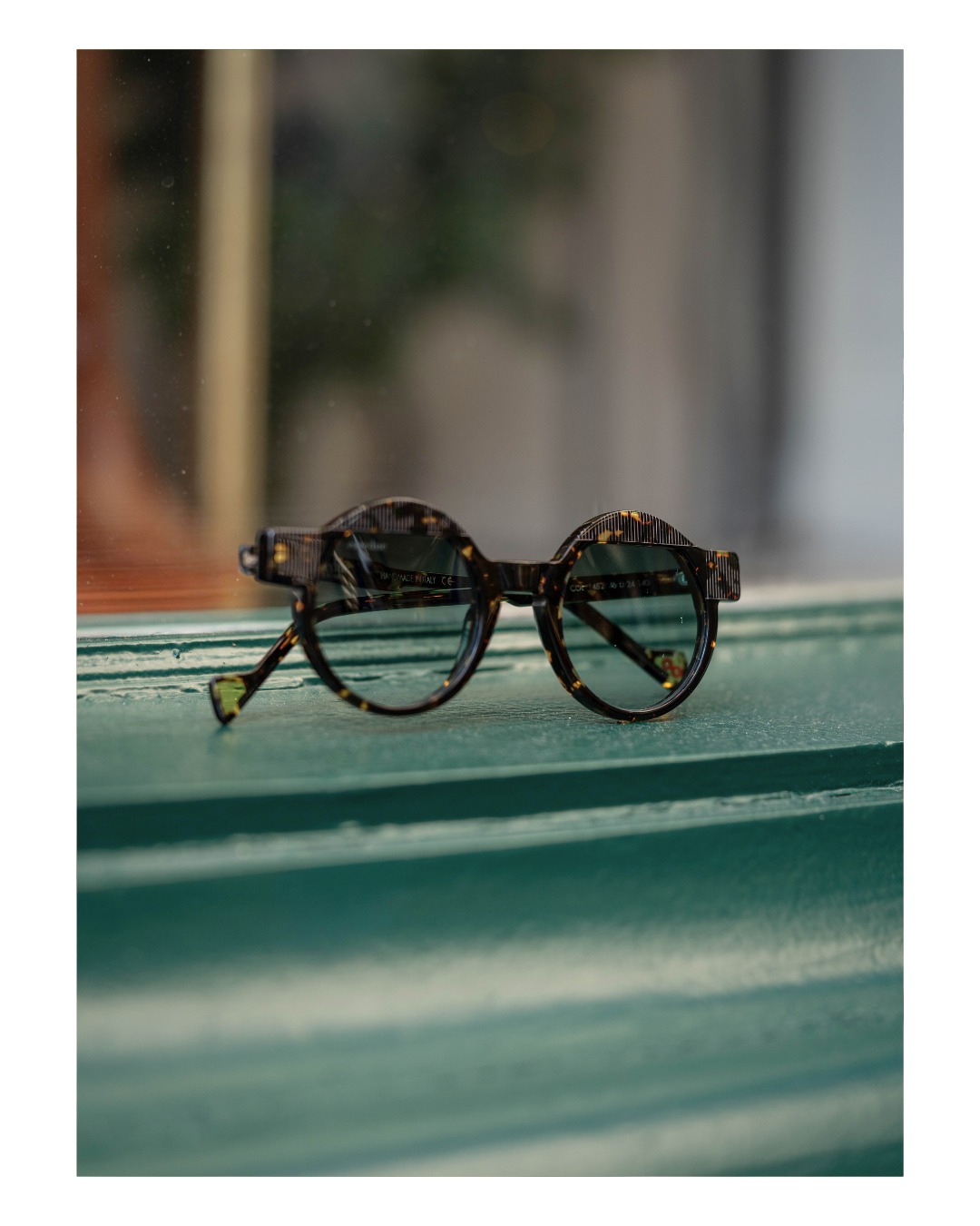 🎄 Noël est passé… mais le style, lui, reste bien en place 😎
Aujourd’hui, on range les papiers cadeaux, on savoure les restes… et on pense (déjà) à se faire plaisir avec une paire de lunettes qui a du caractère.
Un look affirmé, un détail qui fait tout, et l’élégance jusqu’au bout du nez : ces lunettes sont là pour illuminer vos lendemains de fête ✨
📍À retrouver en boutique
-
Montpellier l opticien l style unique l cadeau en retard l look de fêtes