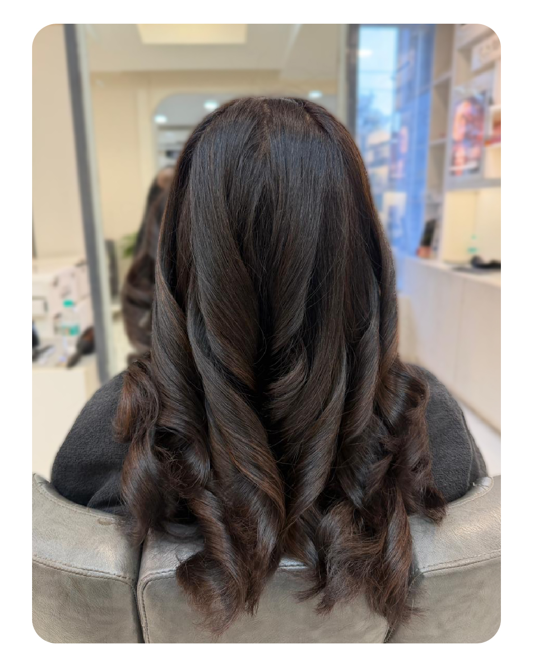 A gentle touch of light through every strand…
subtle highlights done right at Manea Banjara Hills. ✨💇♀️
#SubtleHighlights #SoftHighlights #NaturalHighlights #ManeaTheSalon #ManeaBanjaraHills
#BanjaraHillsSalon #HyderabadSalon #HairColourGoals #HairHighlights
#LuxurySalonHyderabad #PremiumHair #HairTransformation
#GlossyHair #HealthyHair #ModernHair
#SalonFinish #HairCareRoutine #HairInspo
#IndianHair #BrunetteHighlights #SoftGlow
#HairStylistHyderabad #SalonDiaries #HairAesthetic