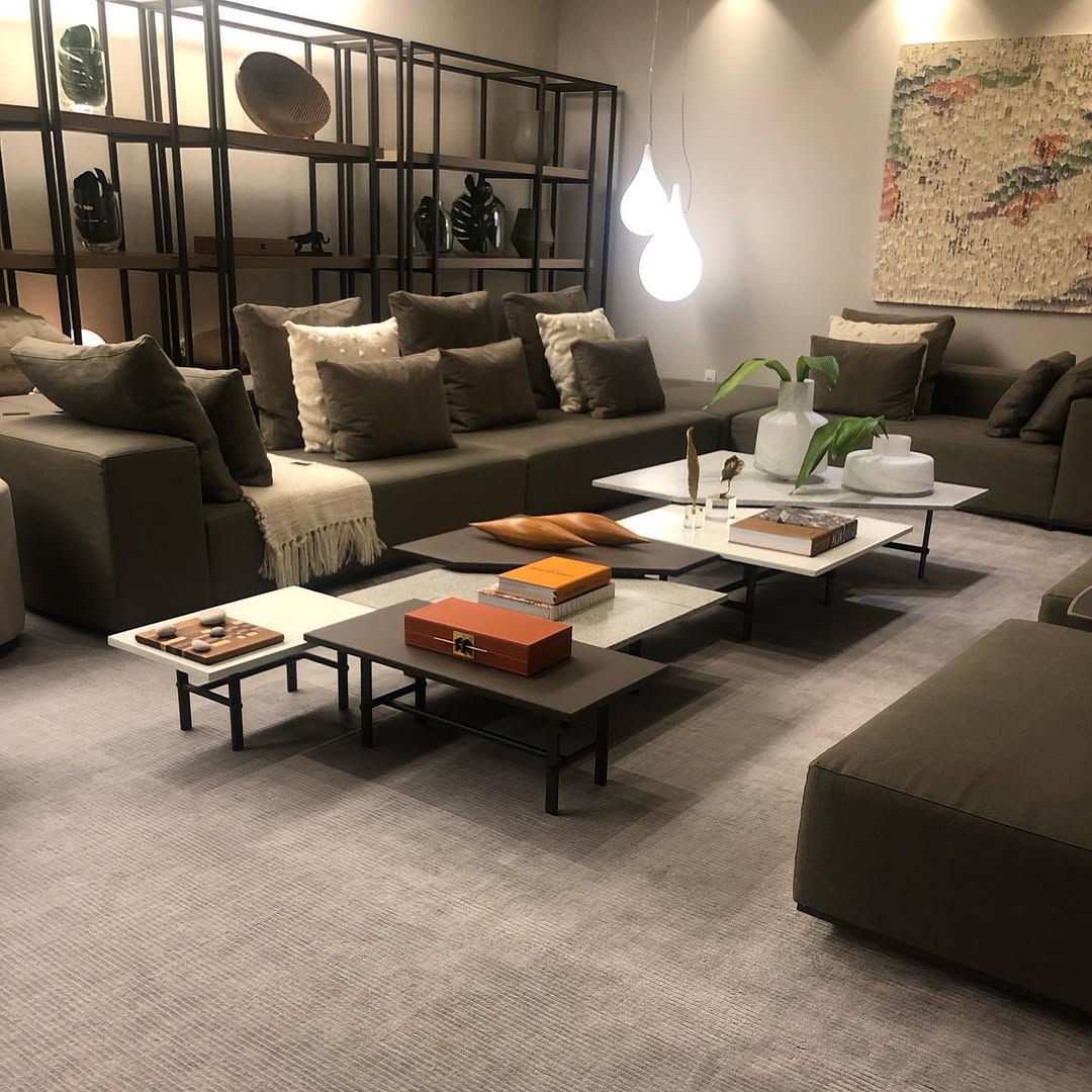 O Tapete Tibetano se destaca pelo toque macio, acabamento preciso e paleta neutra sofisticada. Ele traz conforto visual e sensorial, harmonizando com móveis contemporâneos e criando uma base elegante que valoriza todo o ambiente com equilíbrio e aconchego.
📍Av Henrique Schaumann, 498 - Pinheiros | SP
São Paulo: (11)93044-1854
Caxias do Sul: (54) 3027-1234
.
.
.
.
#kiantapetes #arqdecor #interiordesign #sofisticacao #personalidade #estilo #tapetesimportados #decoração #homedecor #homesweethome #designinterior #arqlovers #confort #casadecorada #DesignDeInteriores #minimalismo #minimalistdesign