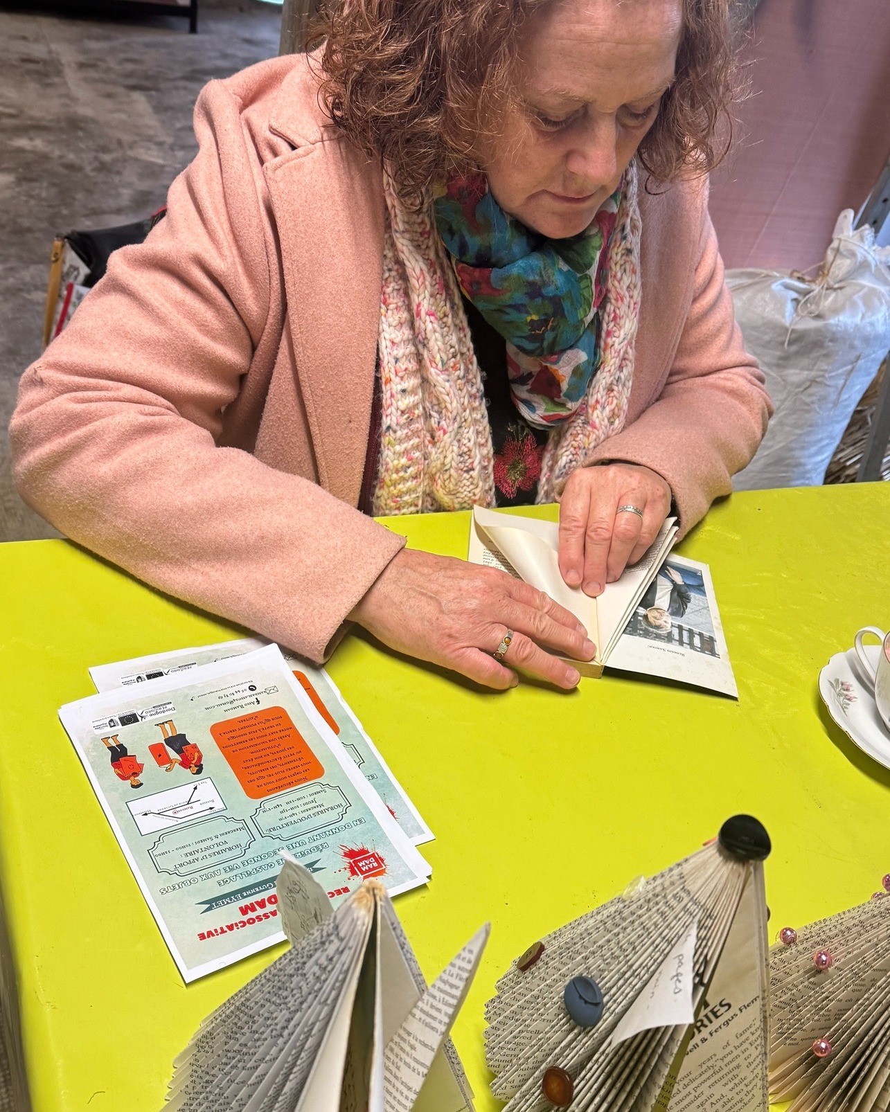 Retour sur l'atelier crĂ©atif pour produire de jolis cadeaux pour les fĂȘtes... avec notre recyclerie prĂ©fĂ©rĂ©e @@asso.ramdam
Merci Ă Anne et Isabelle !