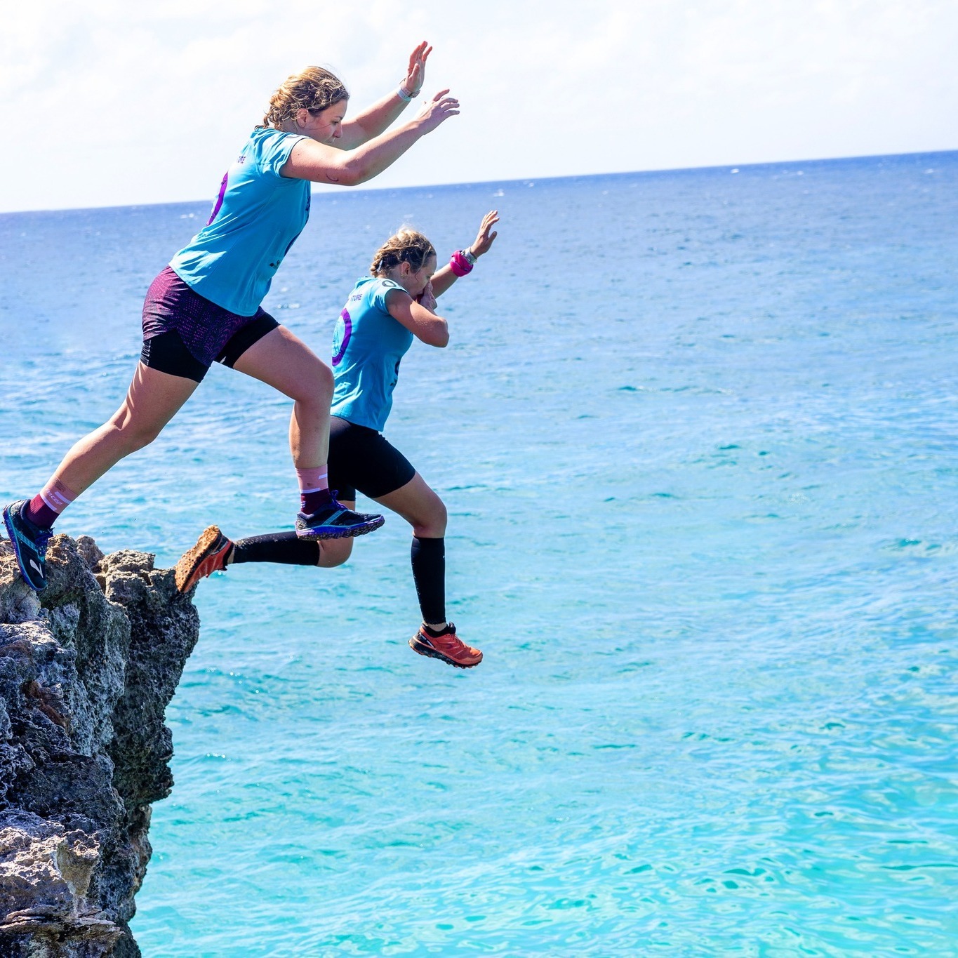 Elles hésitent une seconde… et elles y vont 💥
Un saut, de l’eau turquoise, des cris, des sourires💙
👉Femina Adventure 2026 :
- Ile Maurice : 26 au 31 Janvier
- Guadeloupe : 17 au 22 Novembre
Tu es ta seule limite !
#guadeloupe #feminaadventure #raidfeminin #sportfeminin #aventure #swimrun #coasteering #femmesfortes #tuestaseulelimite
@feminaadventure @fortroyalresort.guadeloupe @autodiscountlocation @capesdole @bmg.massage @codepepgv971 @cleanmyisland @photossports__pro