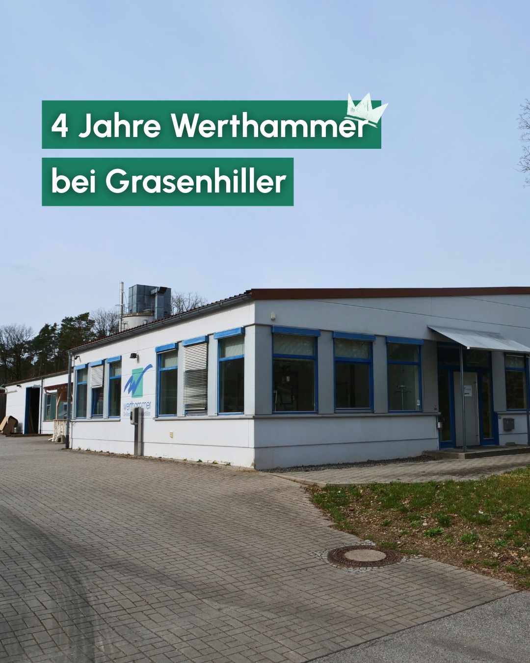 Vier Jahre Schreinerei Werthammer bei der @grasenhiller_gmbh.
Was uns verbindet, ist die Leidenschaft für Holz, der Anspruch an Qualität im Detail und der Wunsch, individuelle Lösungen für Wohnräume zu schaffen. Danke an unser Team für den täglichen Einsatz und an unsere Kunden für das Vertrauen in unsere Arbeit.
#SchreinereiWerthammer #WohnenMitHolz #NatürlichEinrichten #Innenausbau #Maßarbeit #Holzliebe #Wohngefühl #EinrichtenMitStil #PlanungMitHerz #Geburtstag