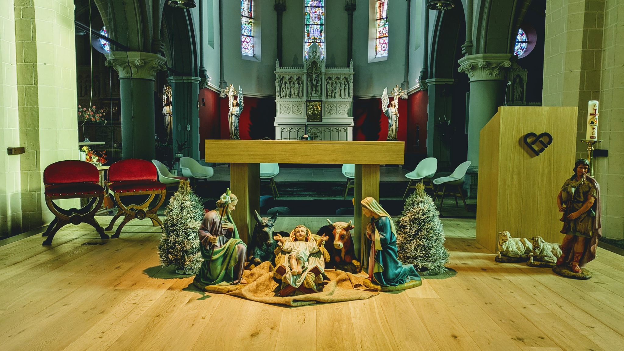 Zou het kunnen dat bidden ook stilte is, thuiskomen in de stilte van je hart, in de rust van menselijke verbondenheid, in de geborgenheid van Gods onopvallende universele aanwezigheid. - Bart Massart