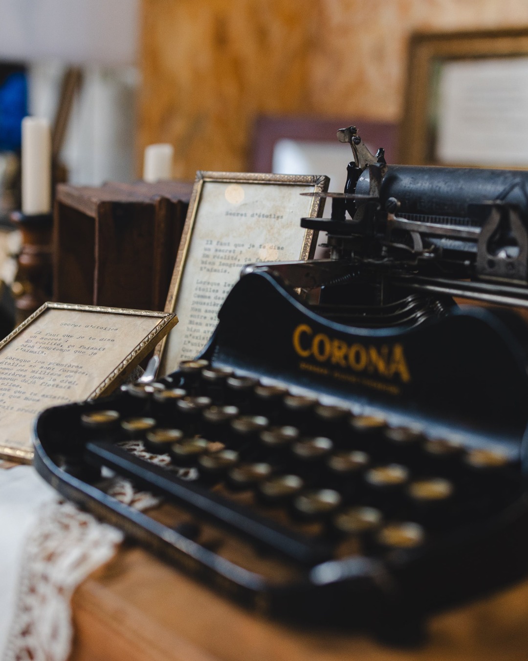 Petit flashback sur l'édition 2025 de Strasbourg !
À travers ces images, on retrouve l’essence de cette édition strasbourgeoise : une vision partagée, des exposants engagés, une créativité sans filtre et cette atmosphère si particulière qui fait la signature du Wild in Love.
Encore merci aux exposants historiques pour leur fidélité et à celles et ceux qui nous ont rejoints cette année pour la première fois. Vous avez fait battre le cœur du salon.
Et maintenant ?
On regarde déjà vers la suite.
2026 marquera les 10 ans du Wild in Love… et les inscriptions ouvriront très bientôt.
L’aventure continue.
Et elle s’annonce intense ! ✨
Crédits photos : @studio.onceuponaday 🤩
@paula_sur_un_coin_de_table
@latelier_tchungle
@fleurs_menthe_a_leau
@ayuma_evenements
@strasbourg_blandindelloye
@foesetjune
#mariage2026 #festivaldumariage #grandsalondumariage #mariage2027 #salonmariage #salondumariage #futurmariés #fleuristemariage #WeddingInspiration #WildInLoveFestival #TendancesMariage2026 #MariageInspiration #FestivalMariage