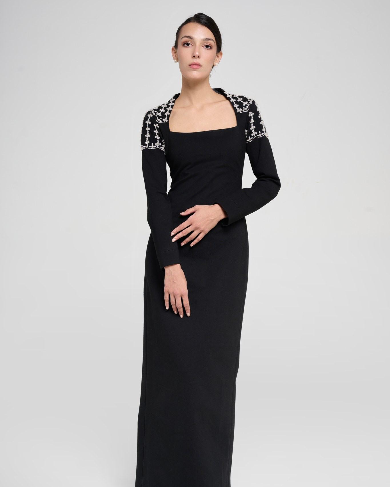 For the first time, we introduce our Flagship Dress. Crafted for women who walk into rooms with quiet authority.
Diamonds.
#Rumii #SignatureDress #DiamondsByRumii #LuxuryOccasionwear #FlagshipDress #InternationalLuxury #QuietLuxury