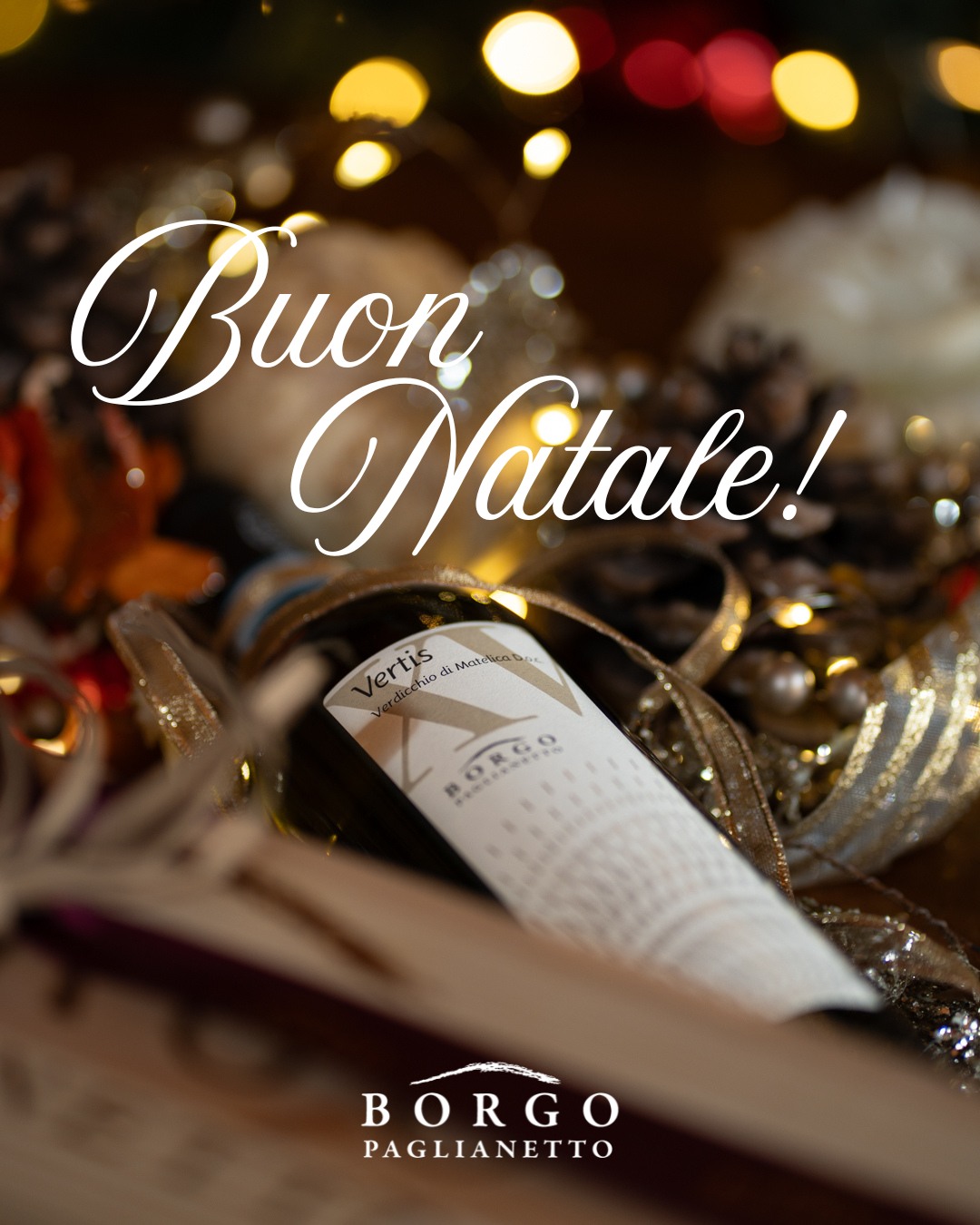 Tra le colline che custodiscono le nostre vigne, il Natale porta con sé il profumo della terra e il calore della tradizione.
Che queste feste vi regalino gioia sincera!
Da Borgo Paglianetto, con il cuore. 🎄🥂
Among the rolling hills that embrace our vineyards, Christmas arrives with the scent of the land and the warmth of tradition.
May this holiday season bring you genuine joy!
From Borgo Paglianetto. 🎄🥂