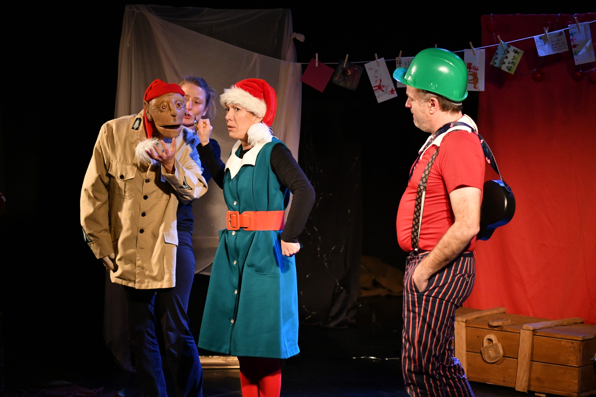 ✨ L’incroyable Voyage du Lutin de Noël ✨
Rouscaille, le seul lutin syndicaliste du Pôle Nord, part en mission avec son âne magique pour retrouver ses amis disparus ! Un spectacle interactif, musical et bilingue où se mêlent chants de Noël et découvertes des traditions du monde entier.
🎭 Marionnettes, musique et magie pour toute la famille !
🌍 Un voyage autour du monde à la rencontre des cultures de fin d’année.
📅 Prochaines dates en Gironde :
🔹 6 décembre – St Médard en Jalles
🔹 14 décembre – Sainte-Hélène
🔹 23 décembre – Saucats
#Noel #SpectacleEnfant #Marionnettes #Culture #Gironde #Theatre