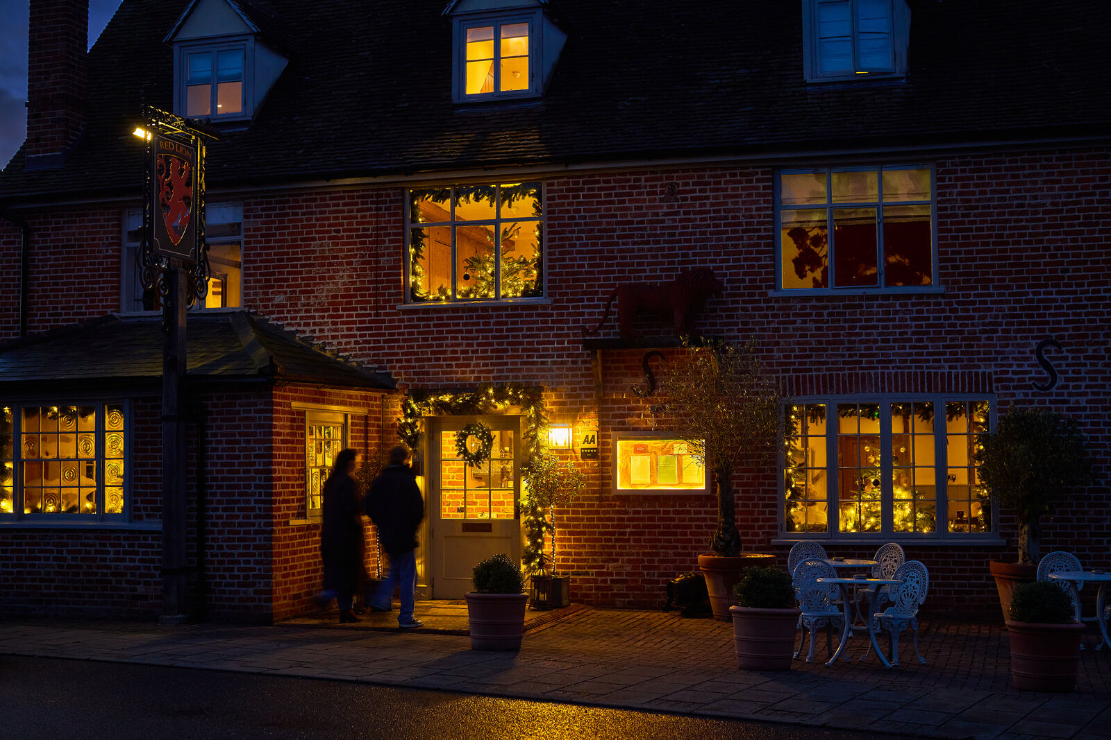 MERRY CHRISTMAS TO YOU ALL // We’re so grateful for the support of our wonderful community since we reopened in the summer. Extra thanks to our team working today too - you’re the real stars of Christmas!
If you fancy getting out for some fresh air, pop in for a Christmas Day drink and make it part of your festive tradition.
#christmas2025 #christmasthanks #christmasatthepub #merrychristmas